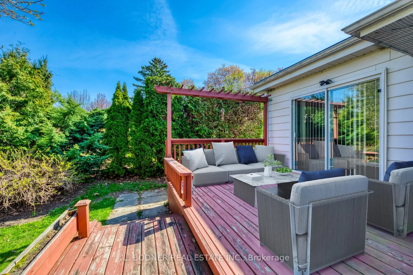 84 Ravenscrest Drive