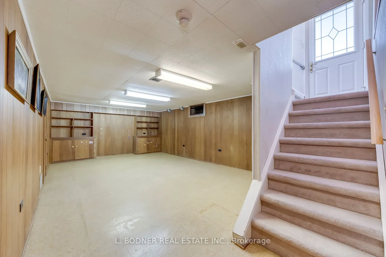84 Ravenscrest Drive