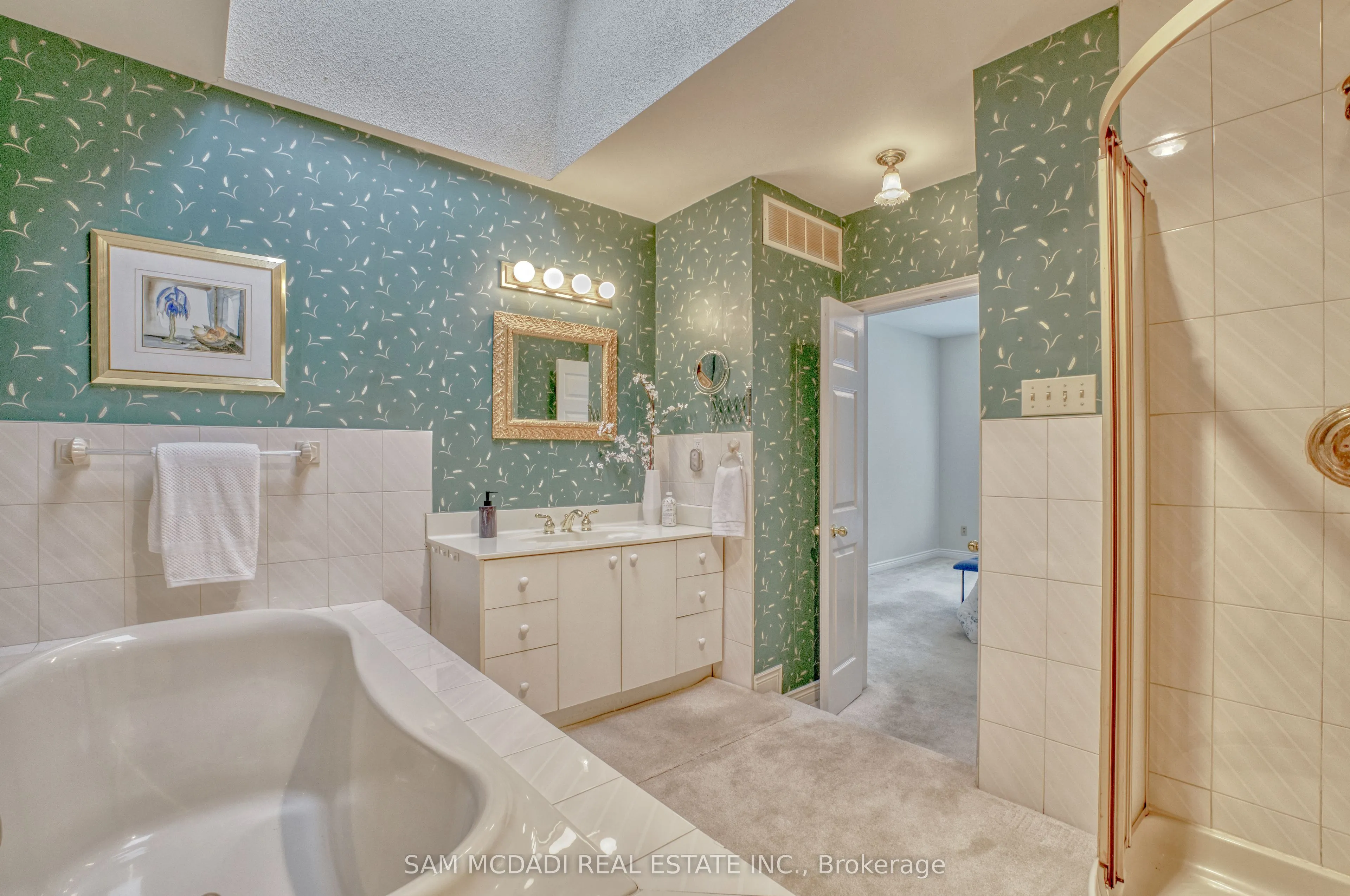 521 Vanessa Crescent