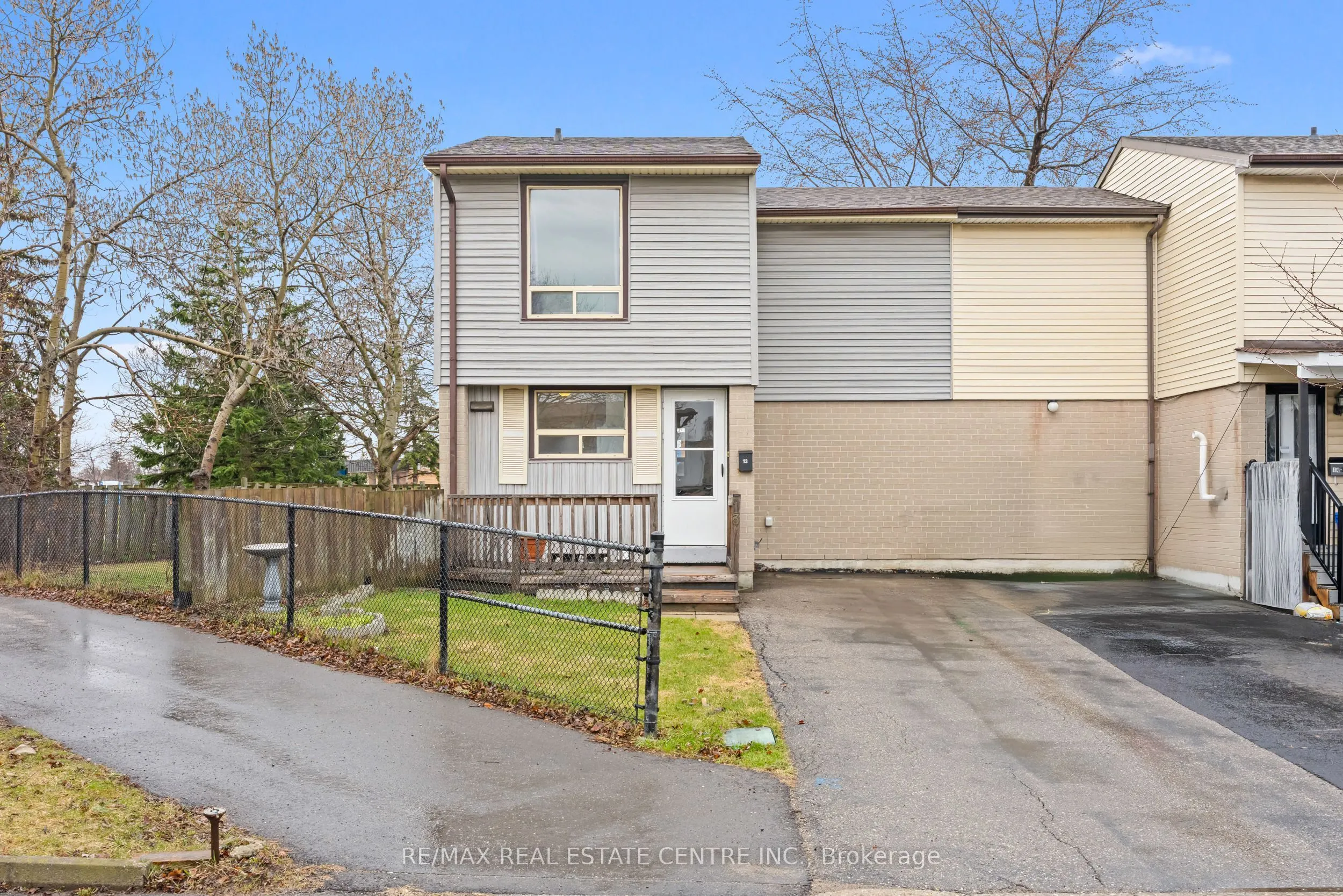 13 Gold Pine Court