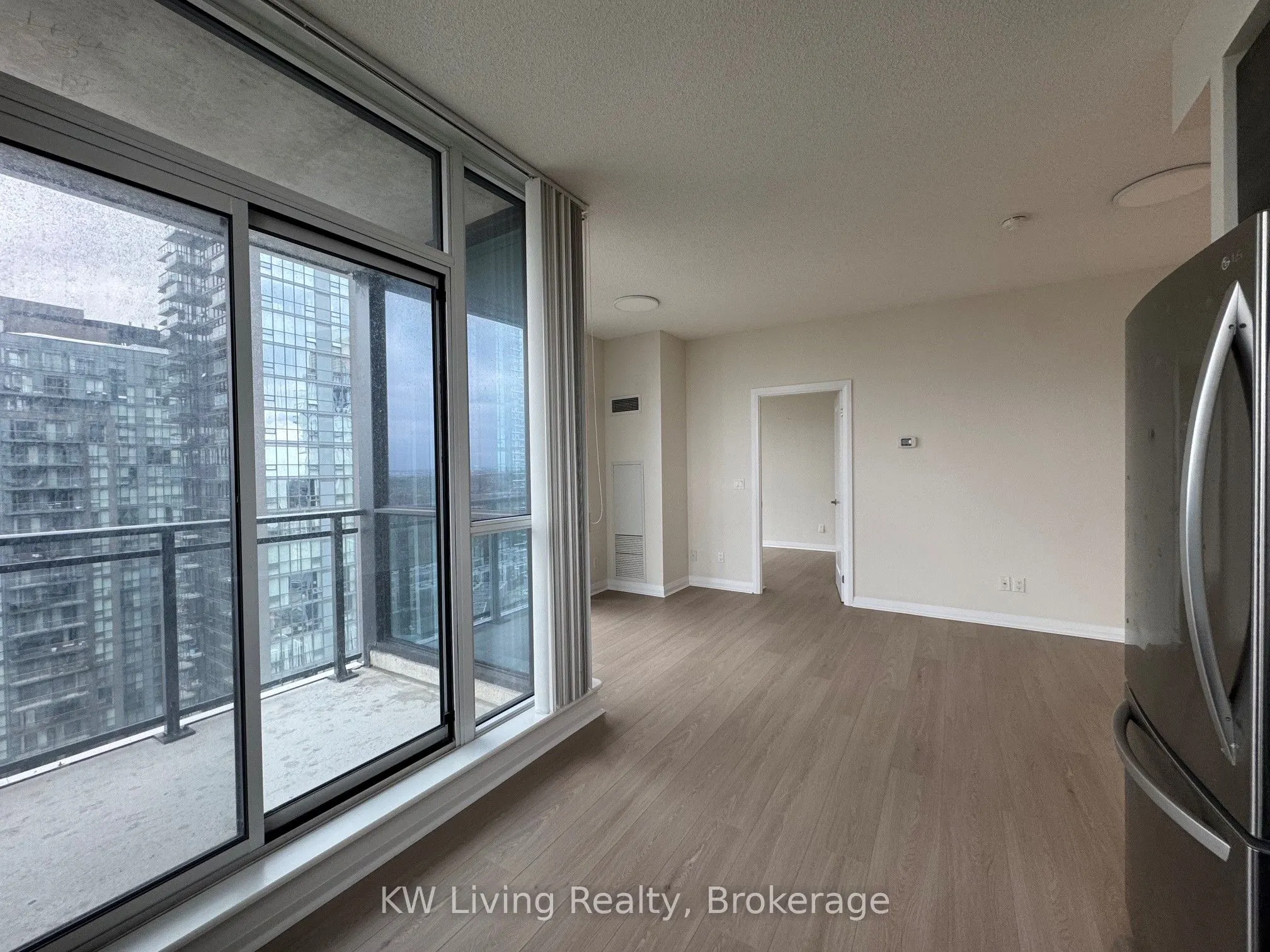 75 Eglinton Avenue W #1807