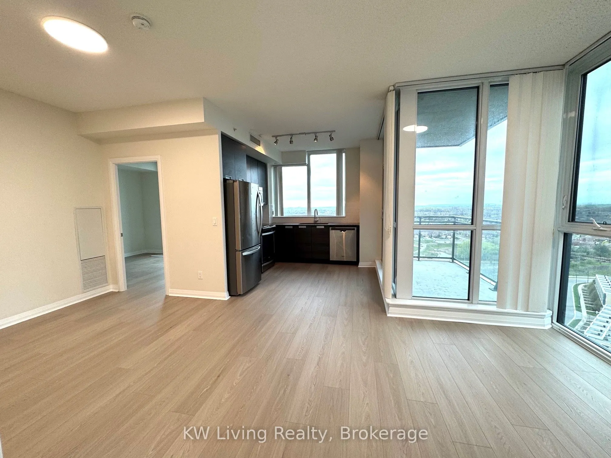 75 Eglinton Avenue W #1807