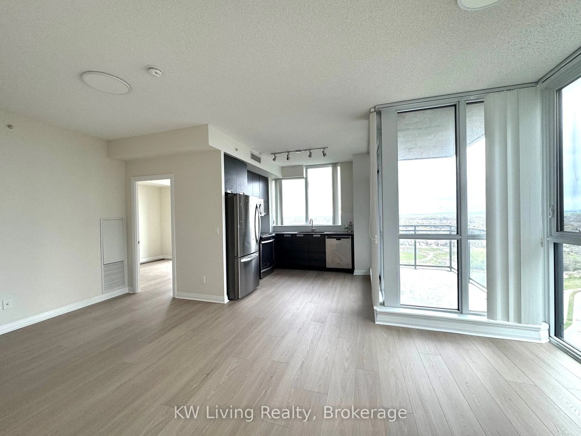 75 Eglinton Avenue W #1807