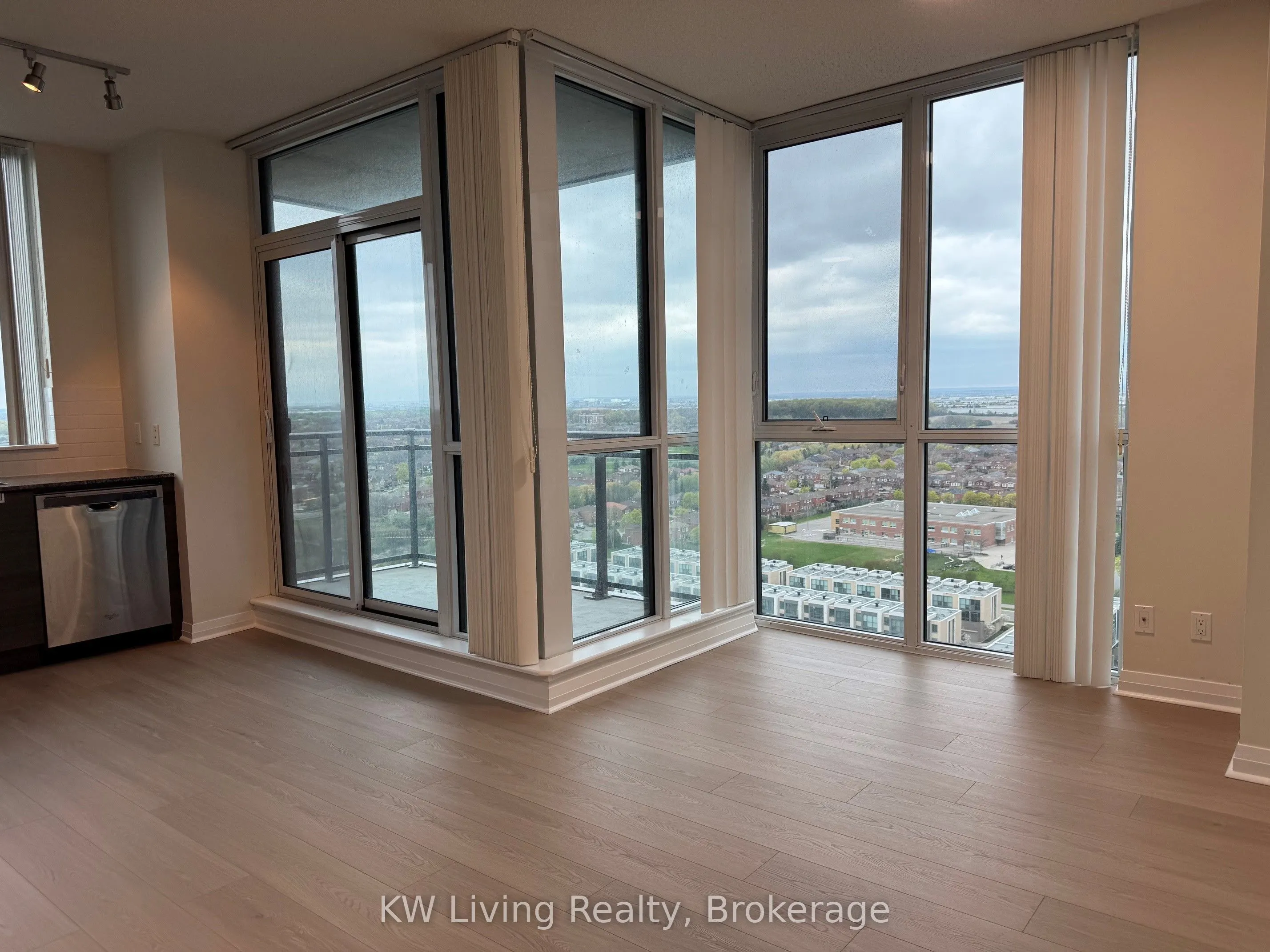 75 Eglinton Avenue W #1807