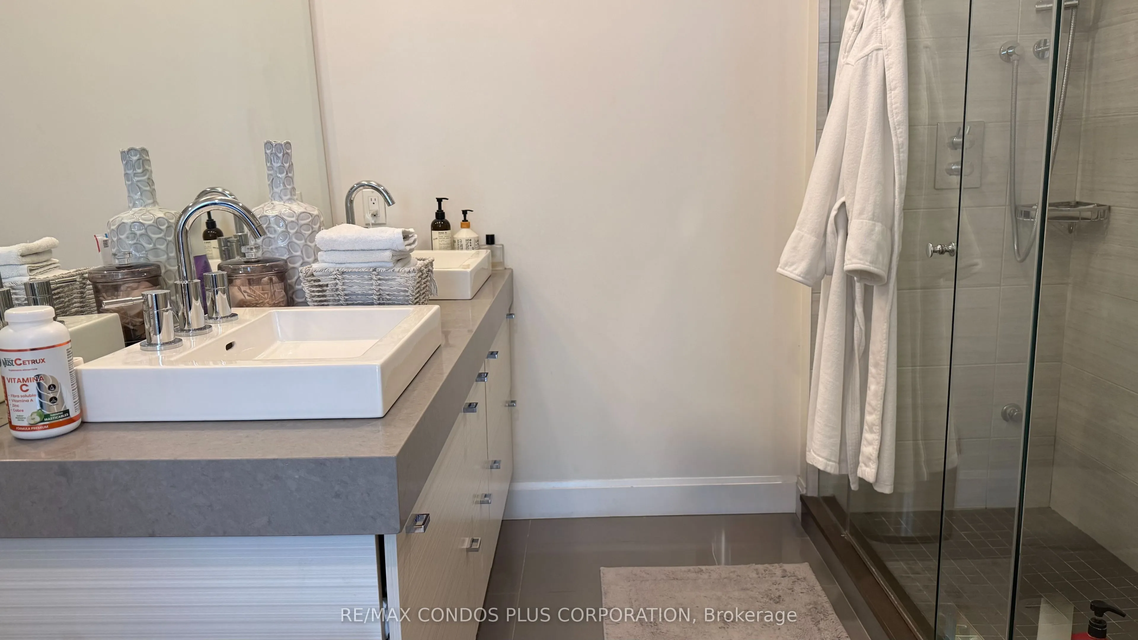 33 Shore Breeze Drive #3901
