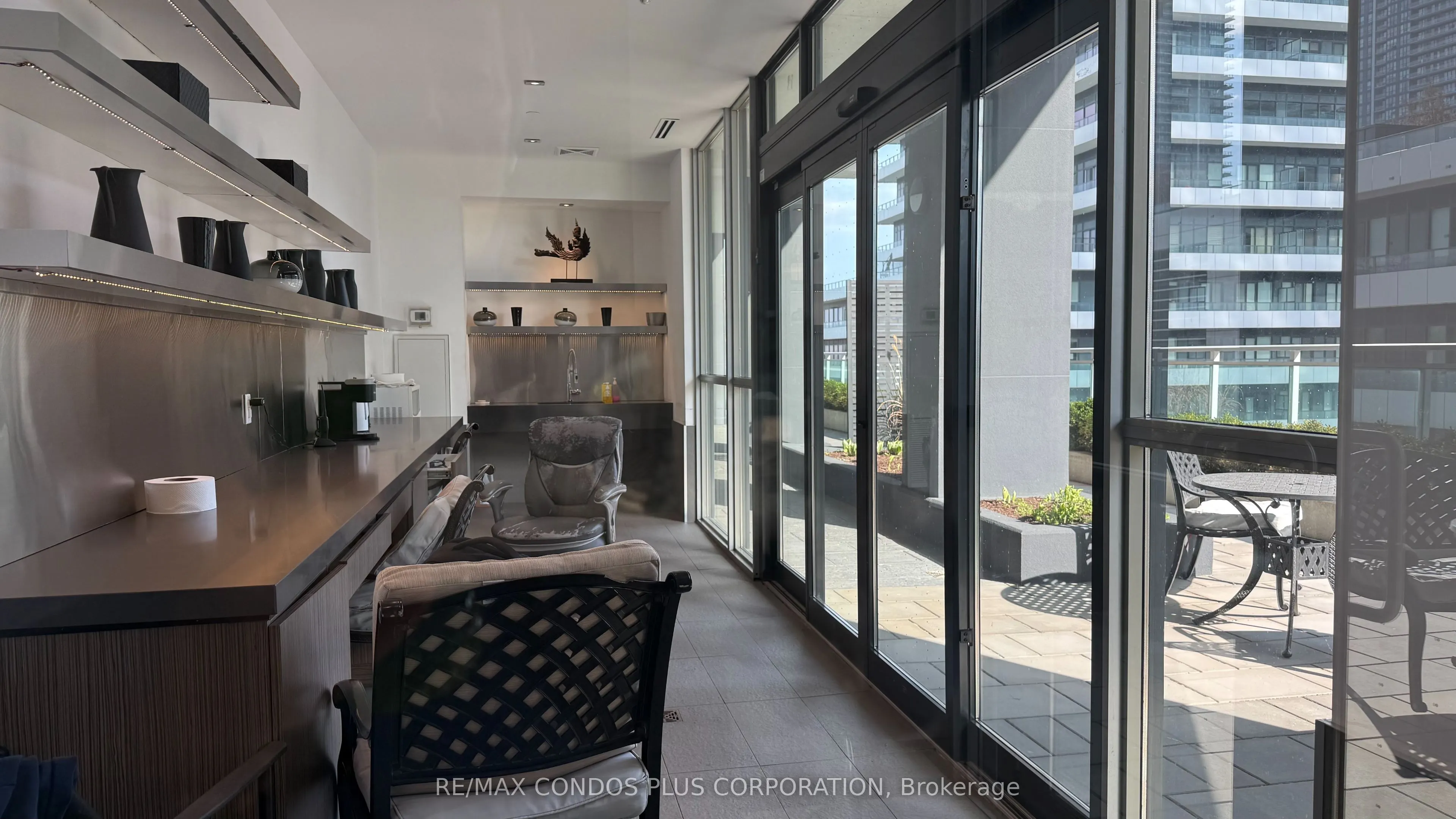 33 Shore Breeze Drive #3901