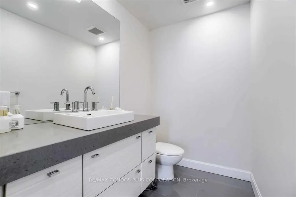 33 Shore Breeze Drive #3901