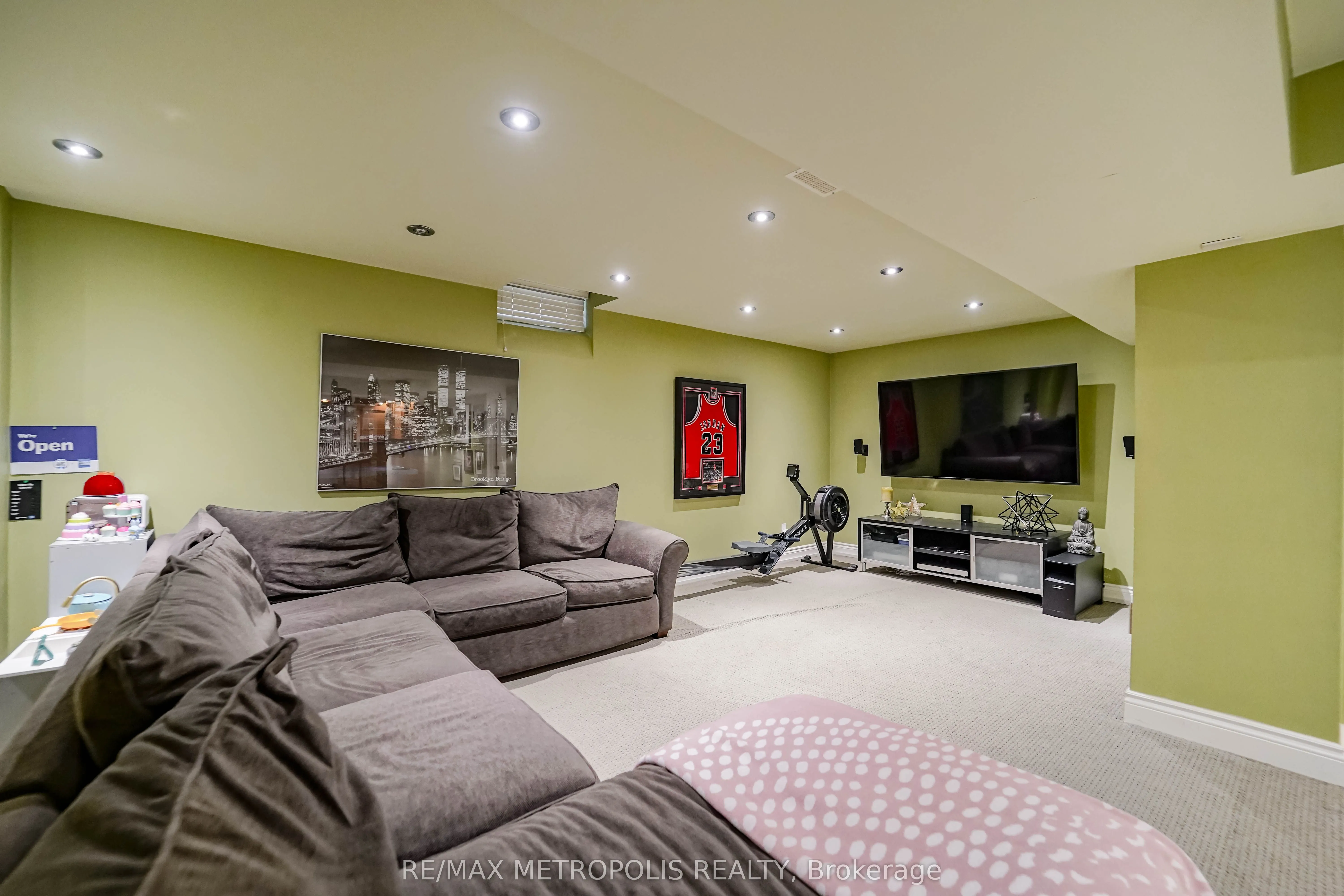 4392 Grassland Crescent