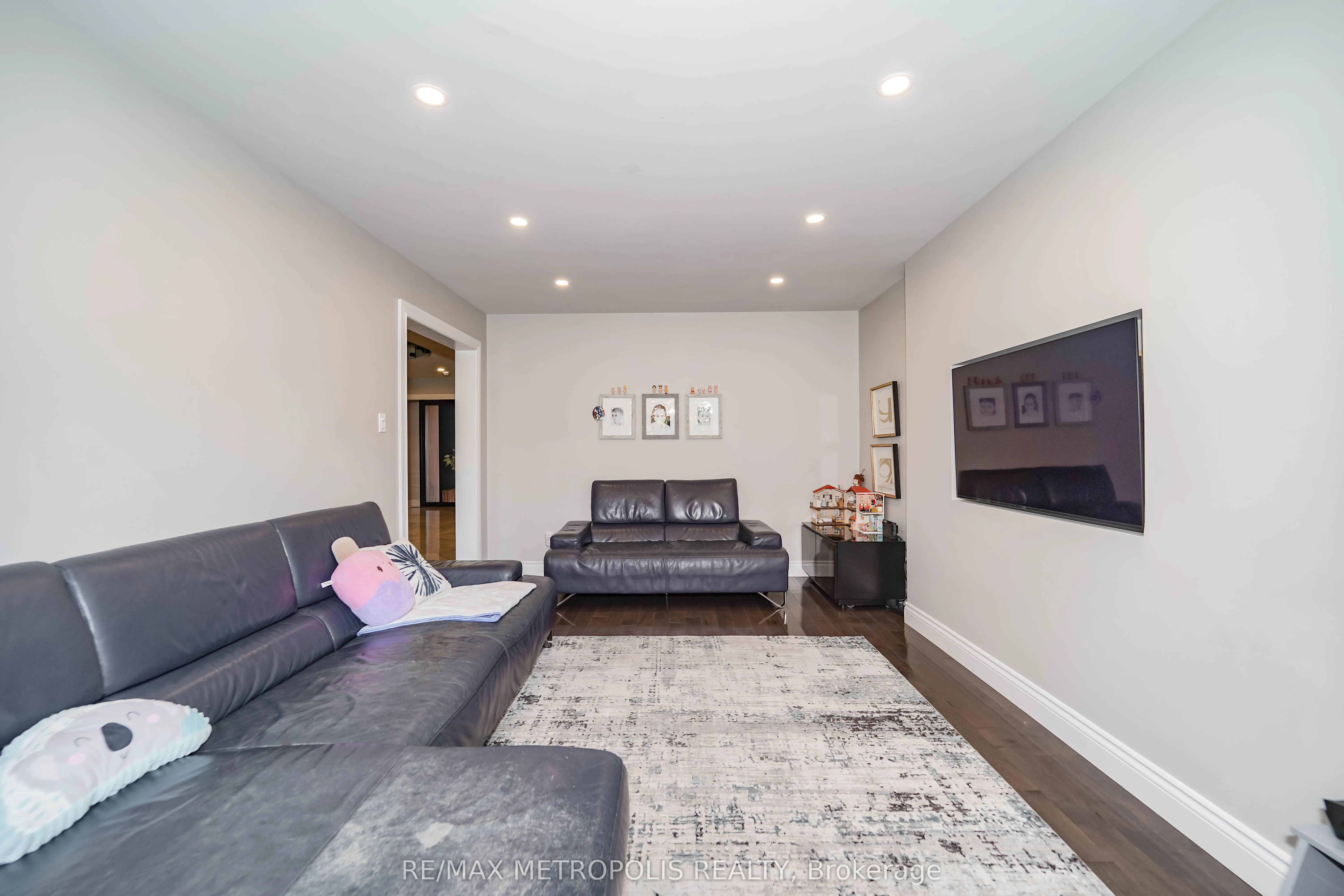 4392 Grassland Crescent
