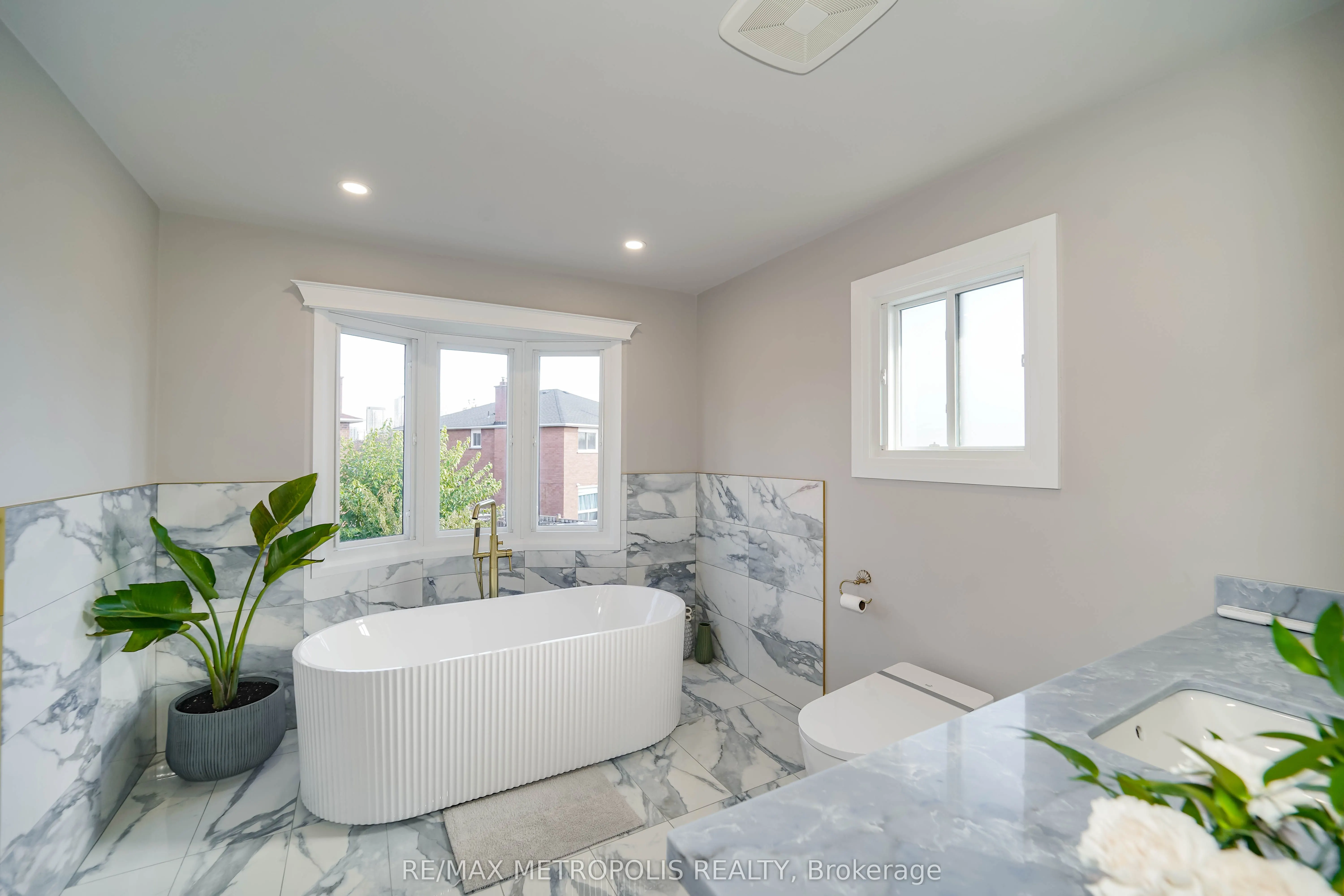 4392 Grassland Crescent