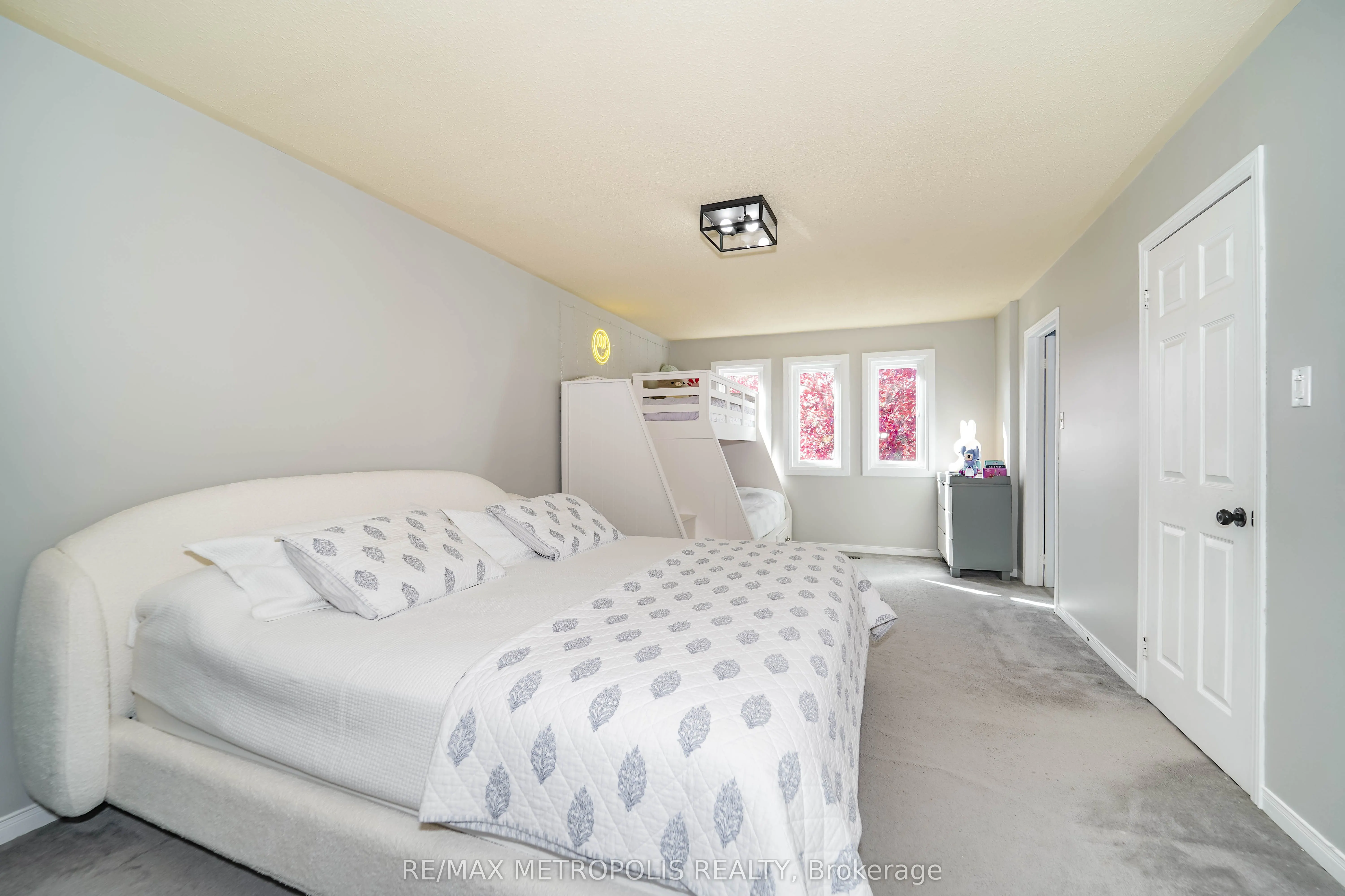 4392 Grassland Crescent