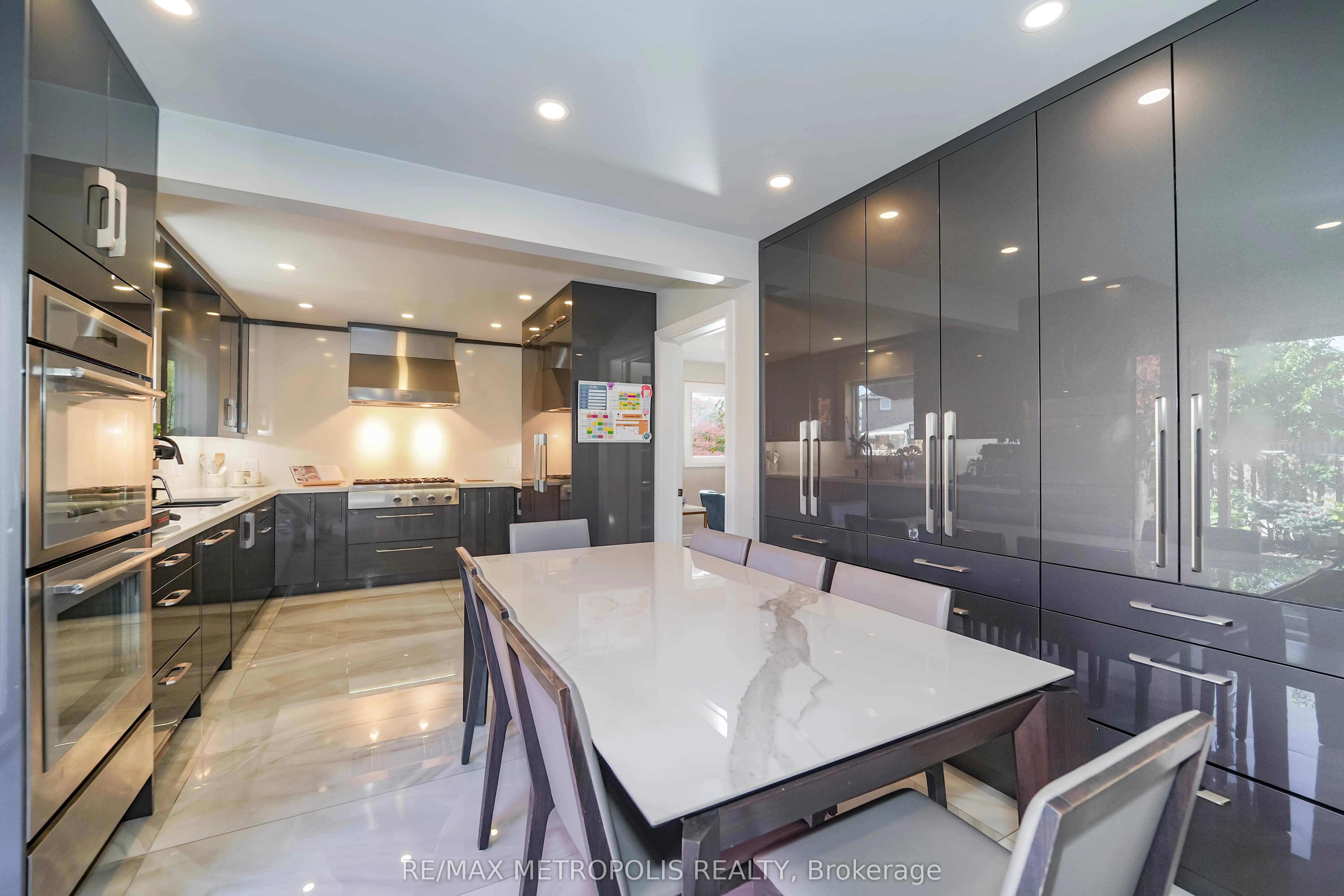 4392 Grassland Crescent