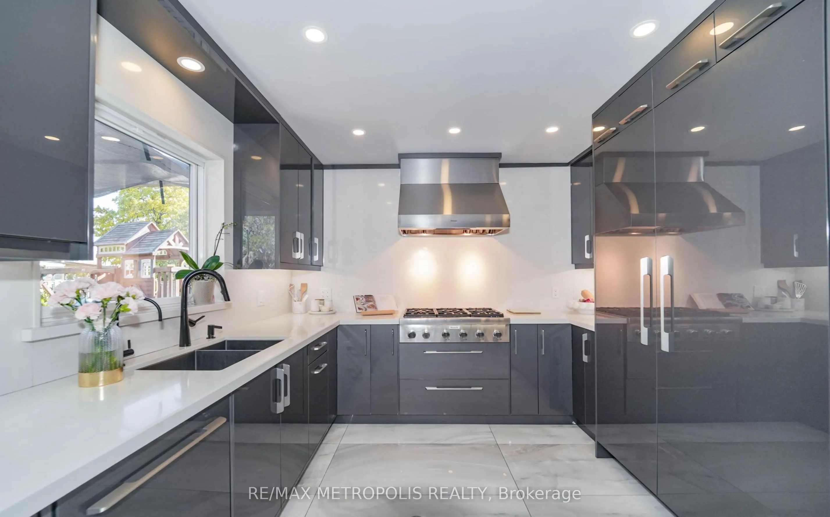 4392 Grassland Crescent