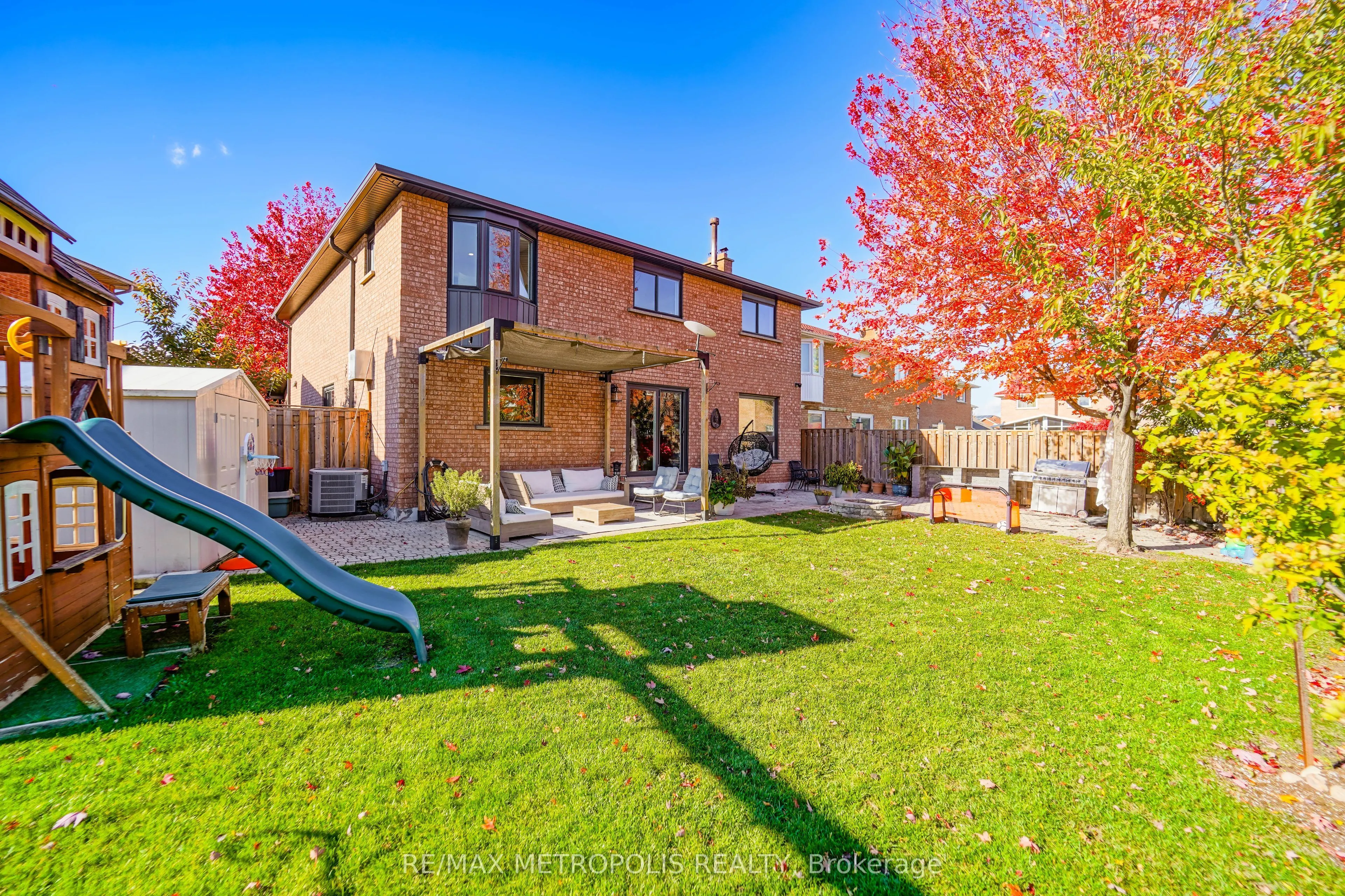 4392 Grassland Crescent