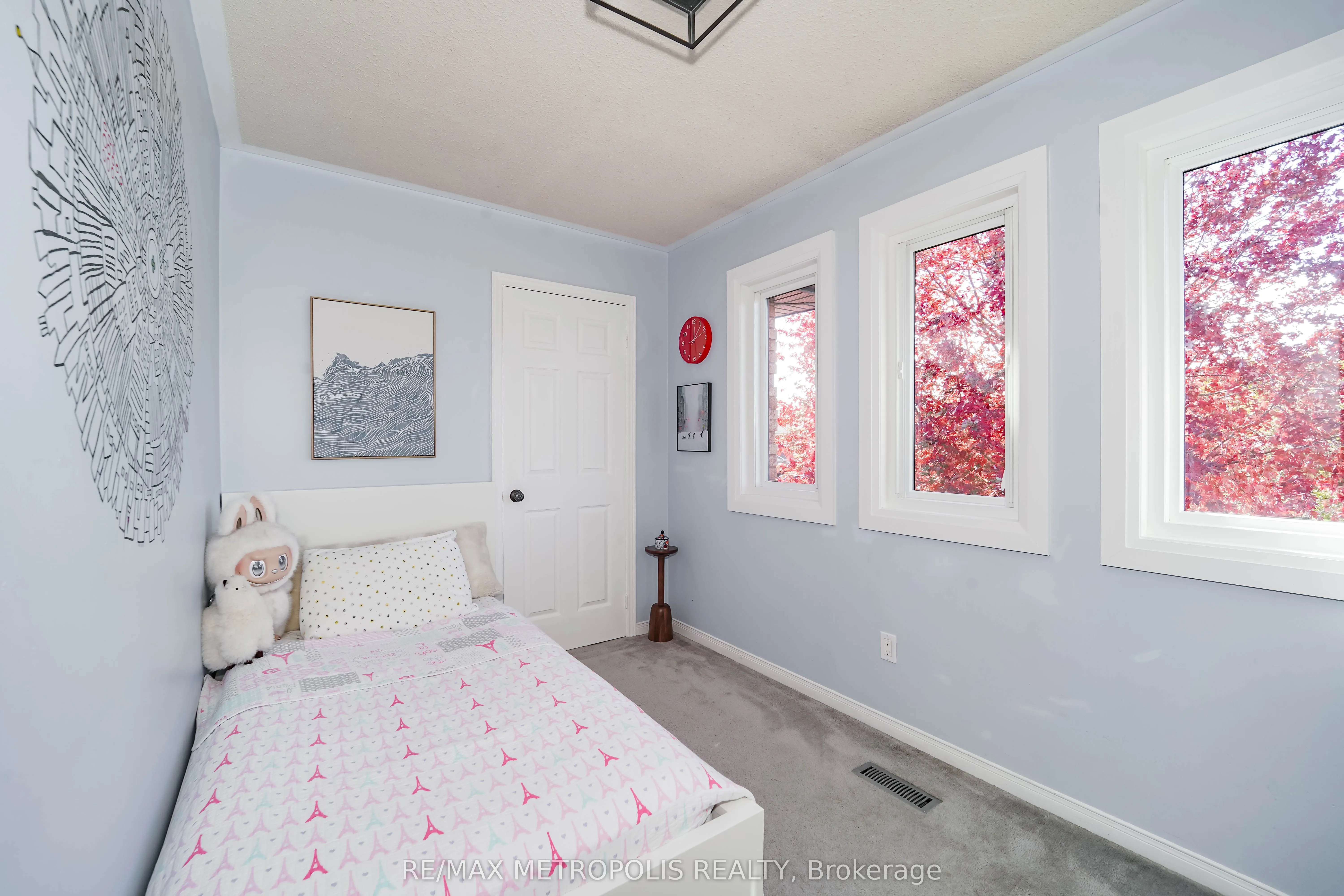 4392 Grassland Crescent
