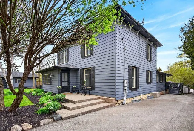 53 CAMPBELL Avenue E