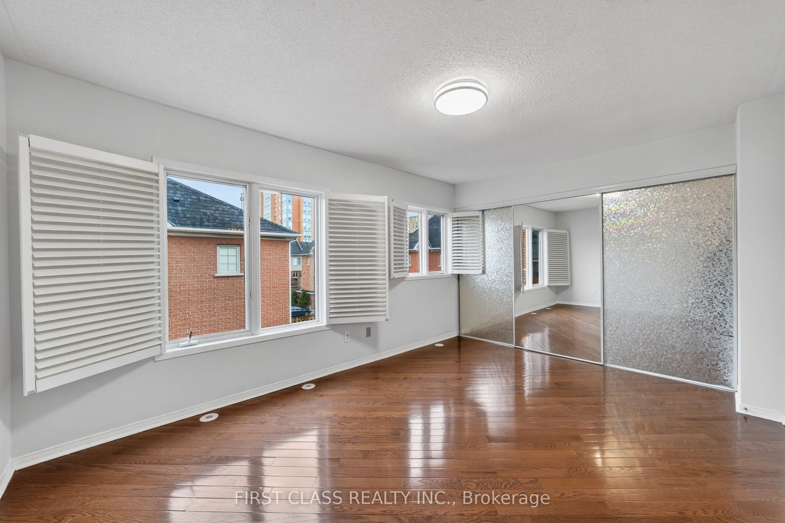 3076 Lake Shore Boulevard W #Th10