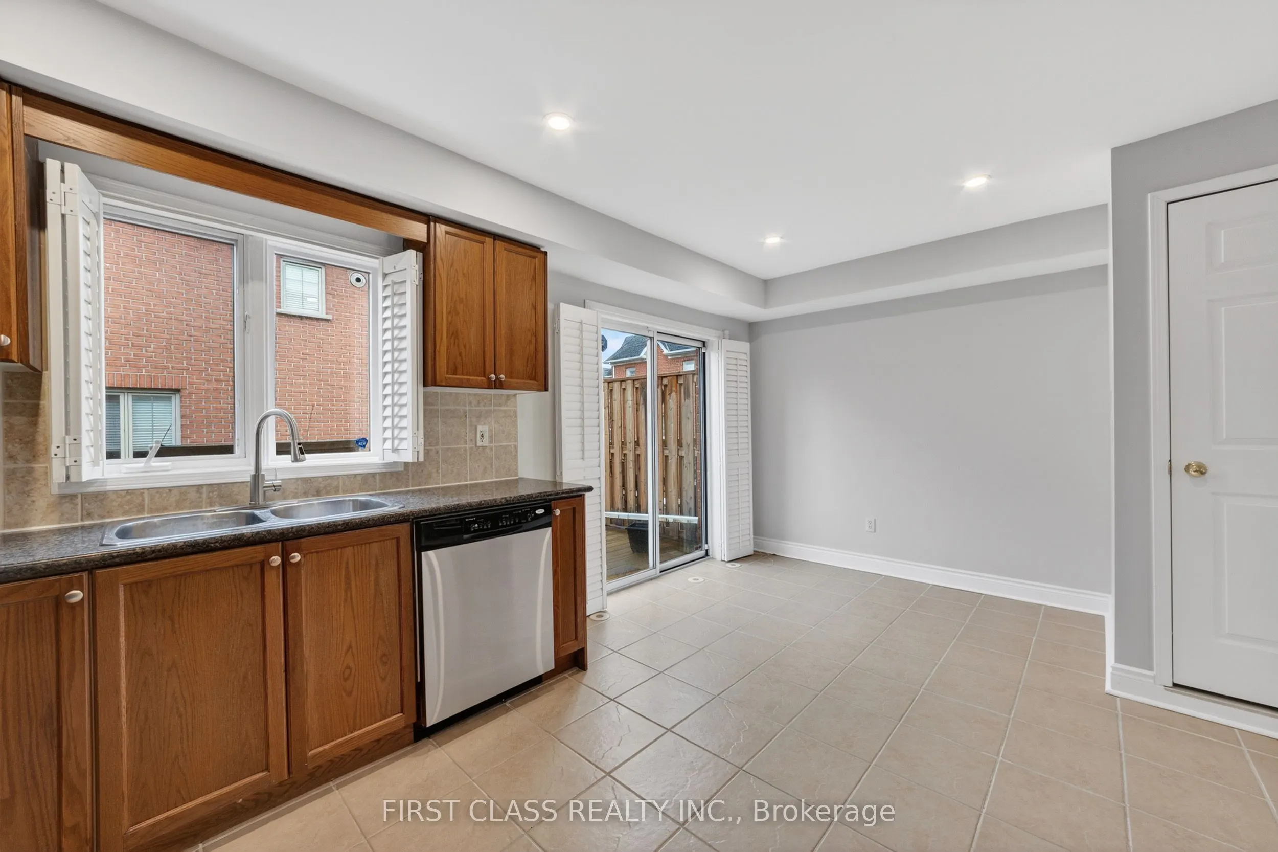 3076 Lake Shore Boulevard W #Th10