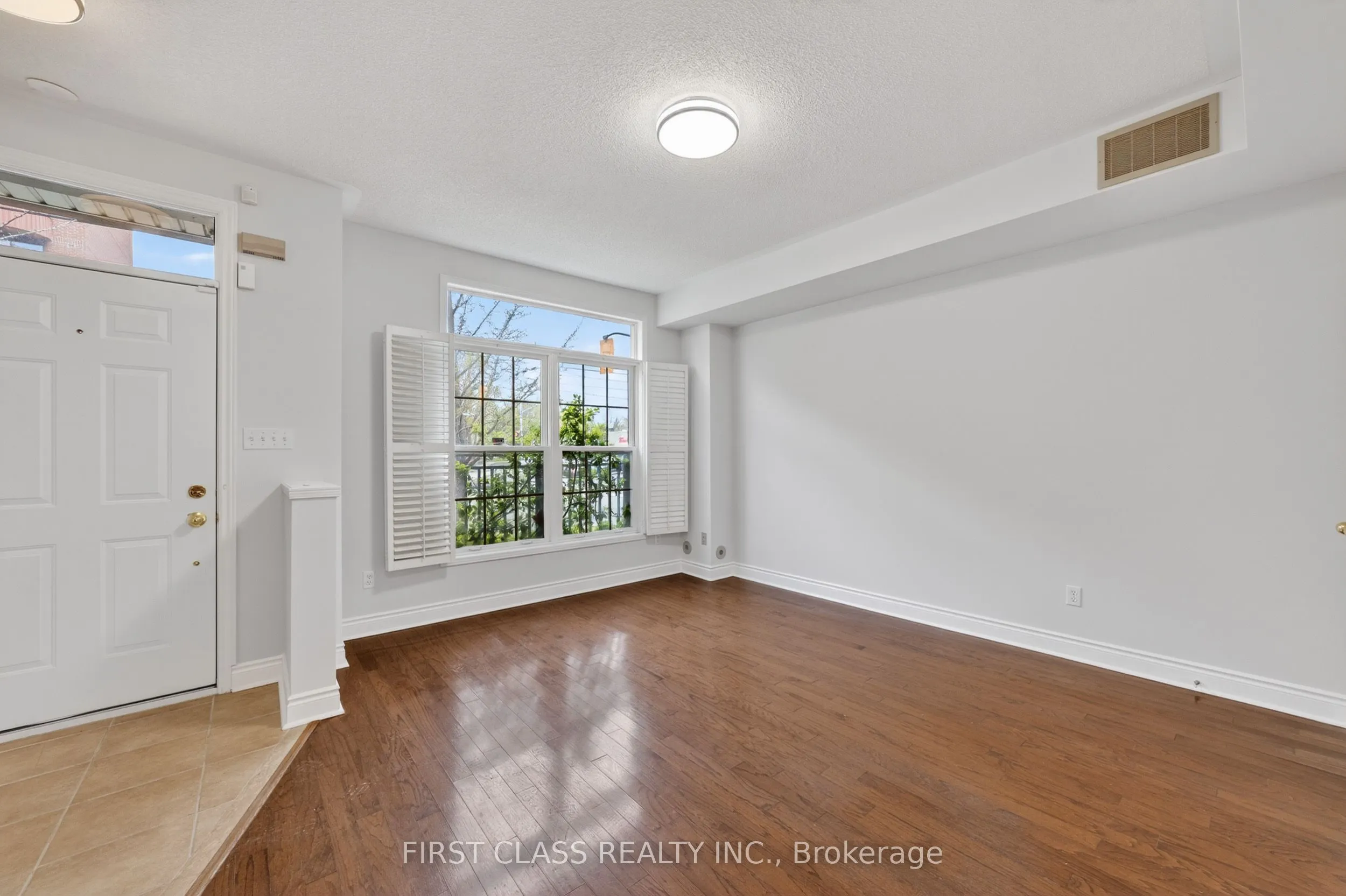3076 Lake Shore Boulevard W #Th10