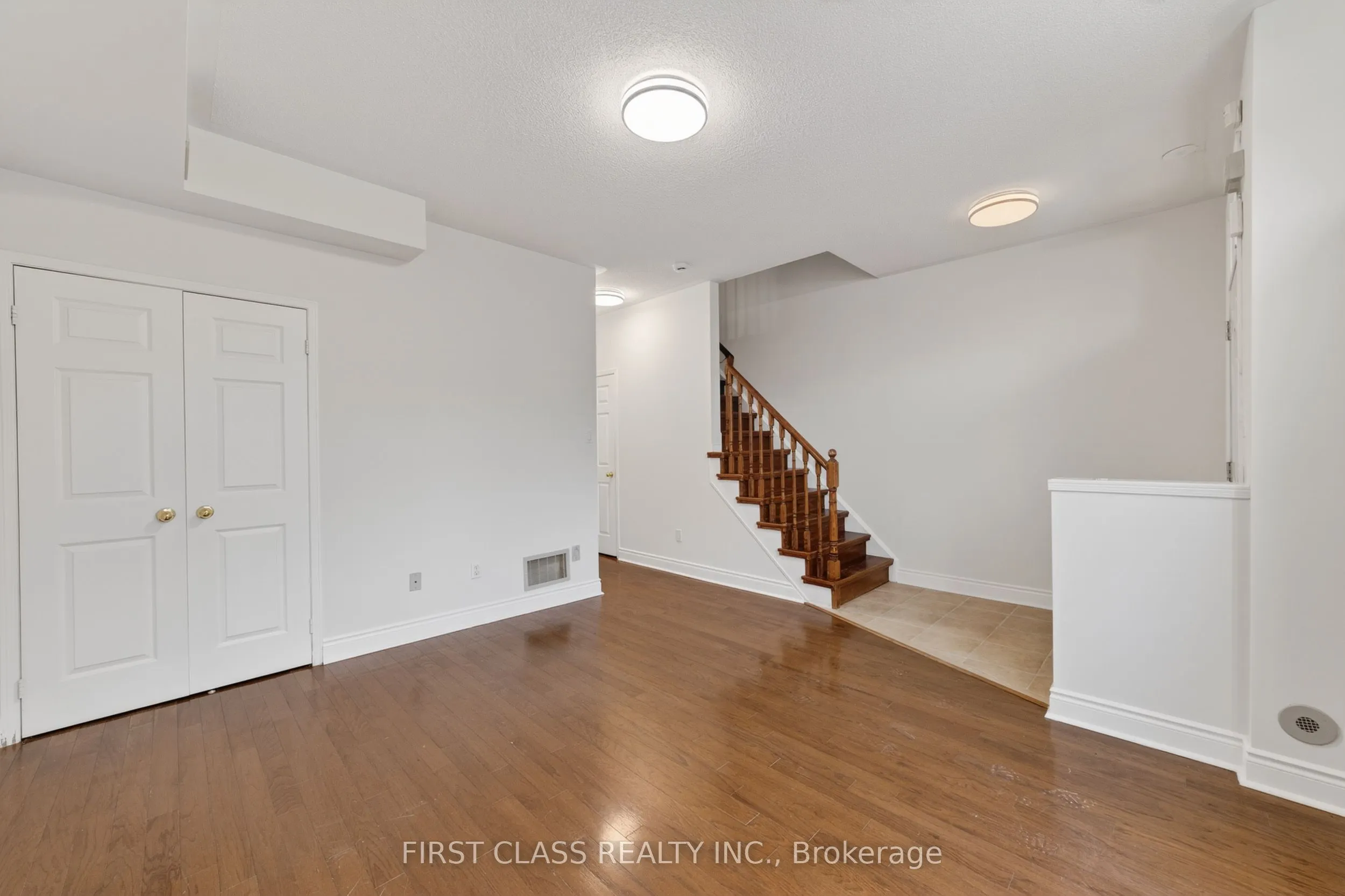 3076 Lake Shore Boulevard W #Th10
