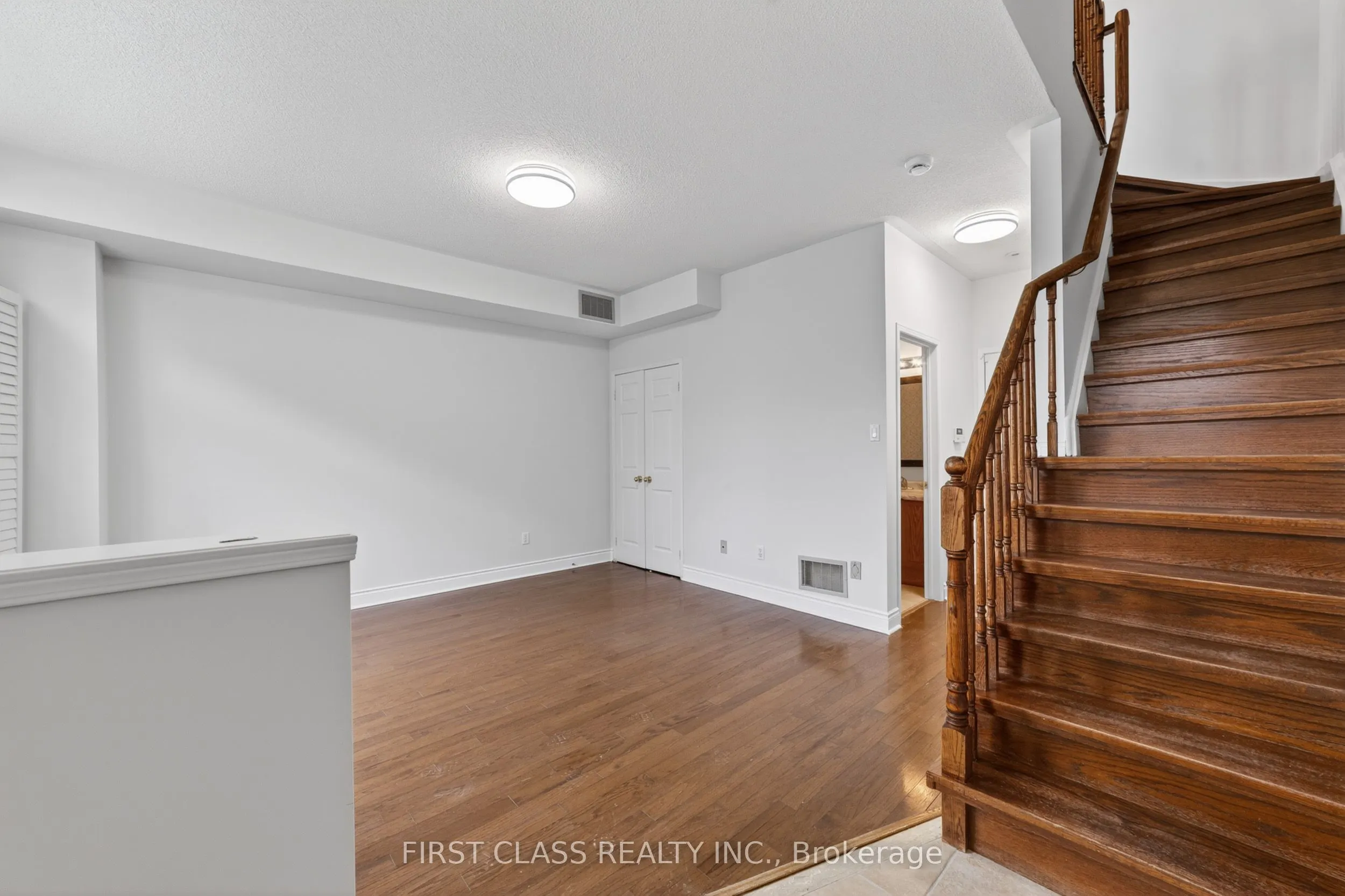 3076 Lake Shore Boulevard W #Th10