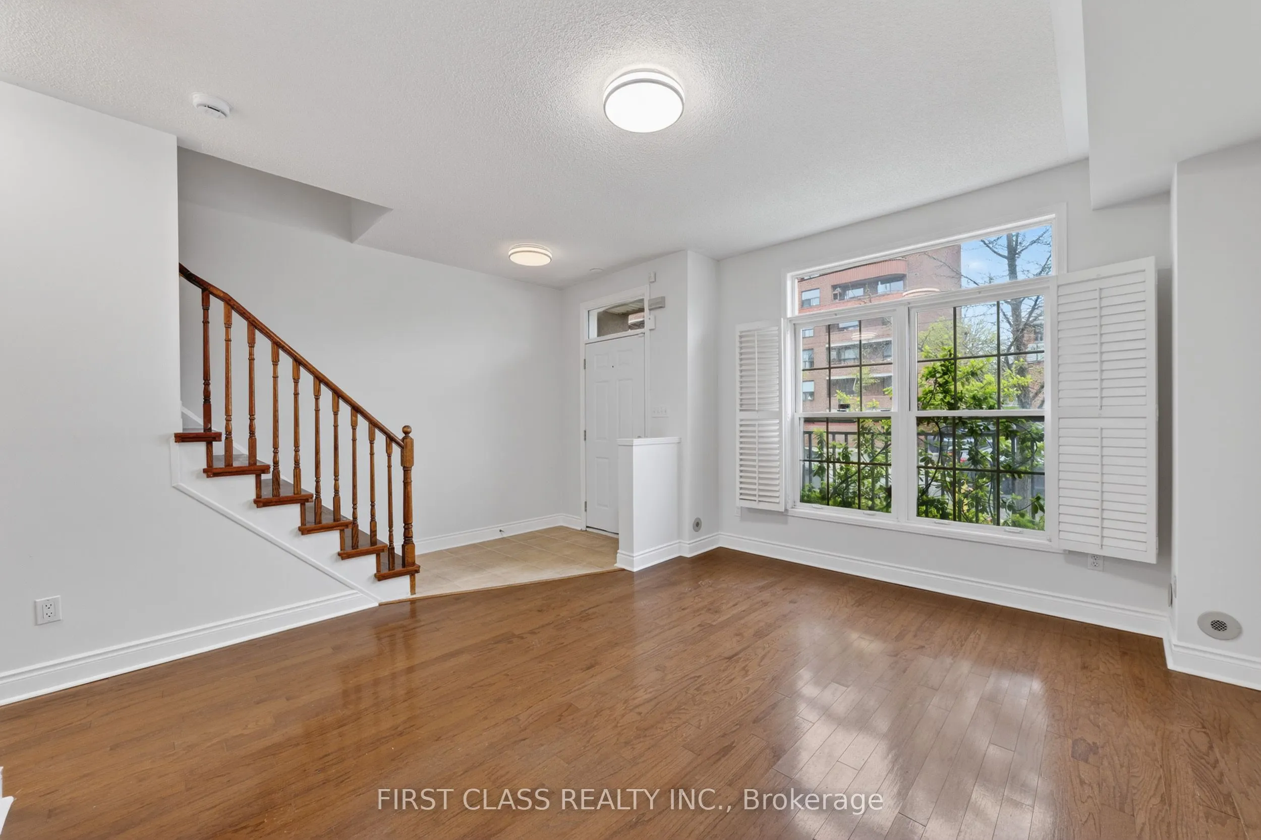 3076 Lake Shore Boulevard W #Th10
