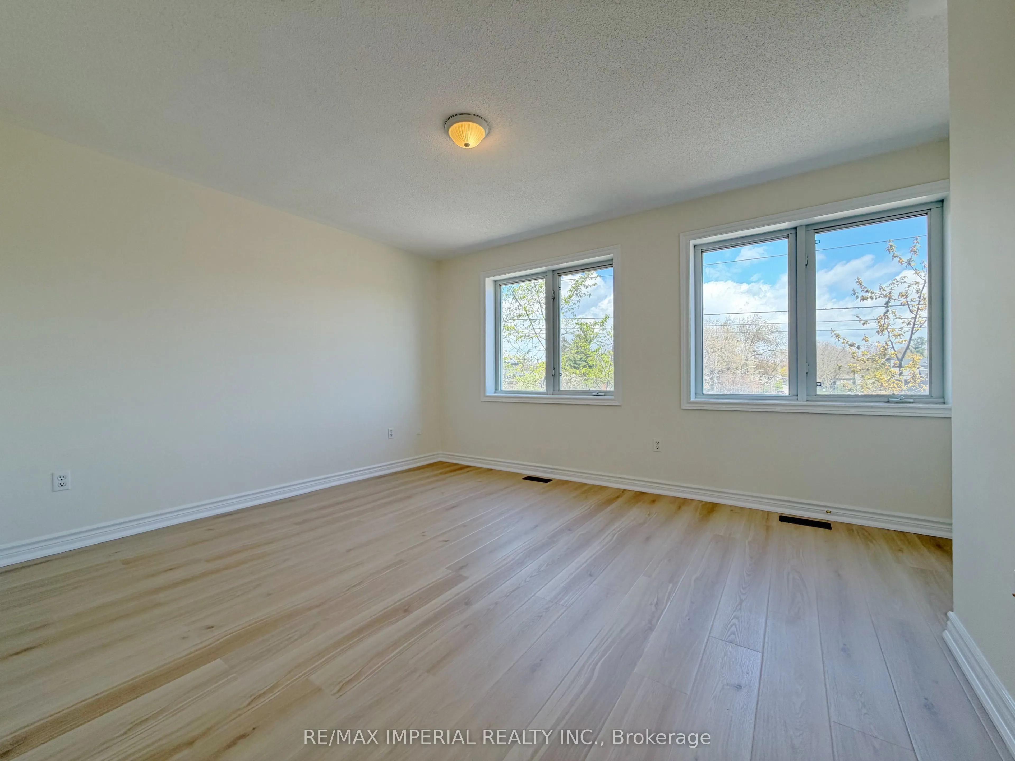 623 - 623A The Queensway