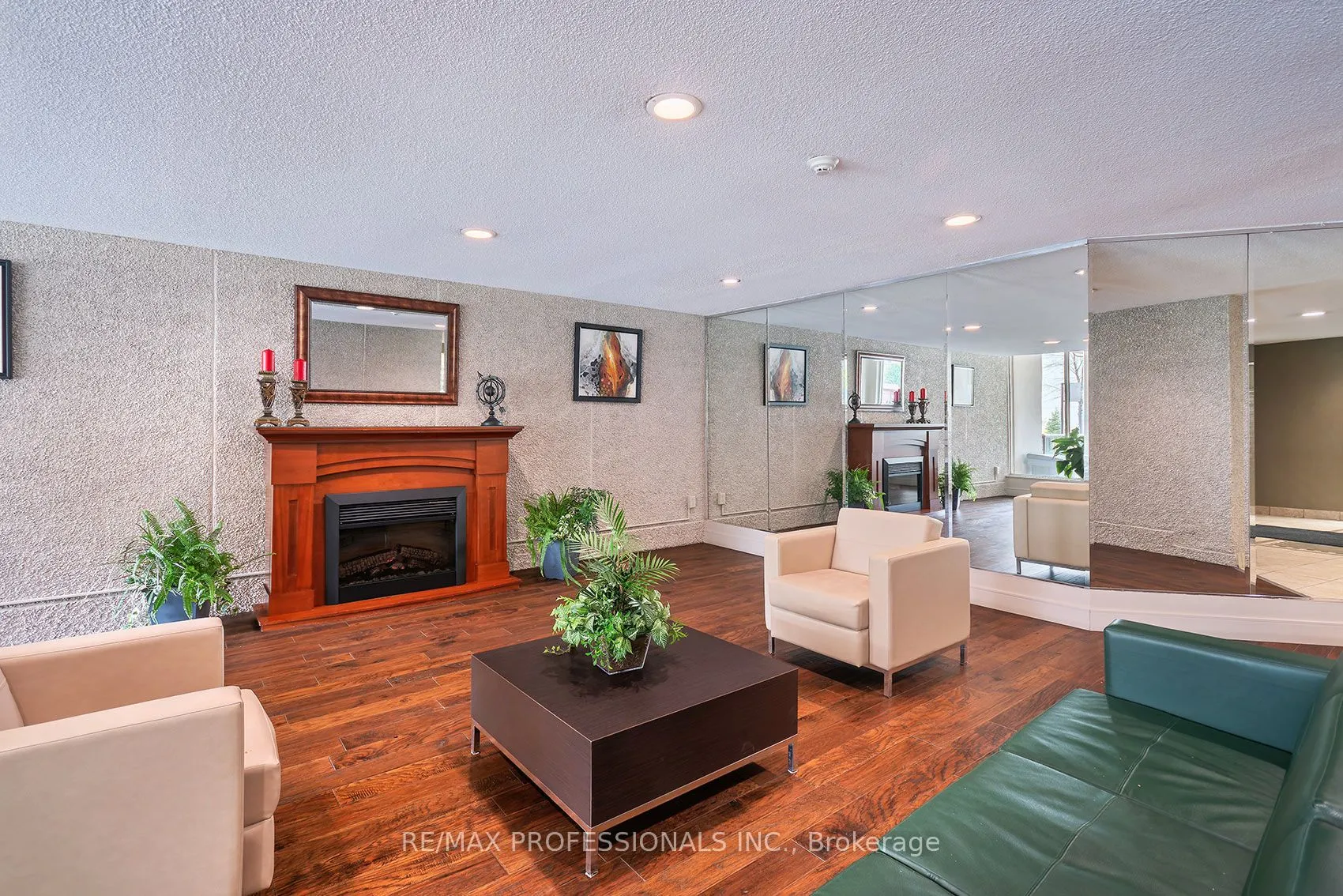 812 Burnhamthorpe Road #1504