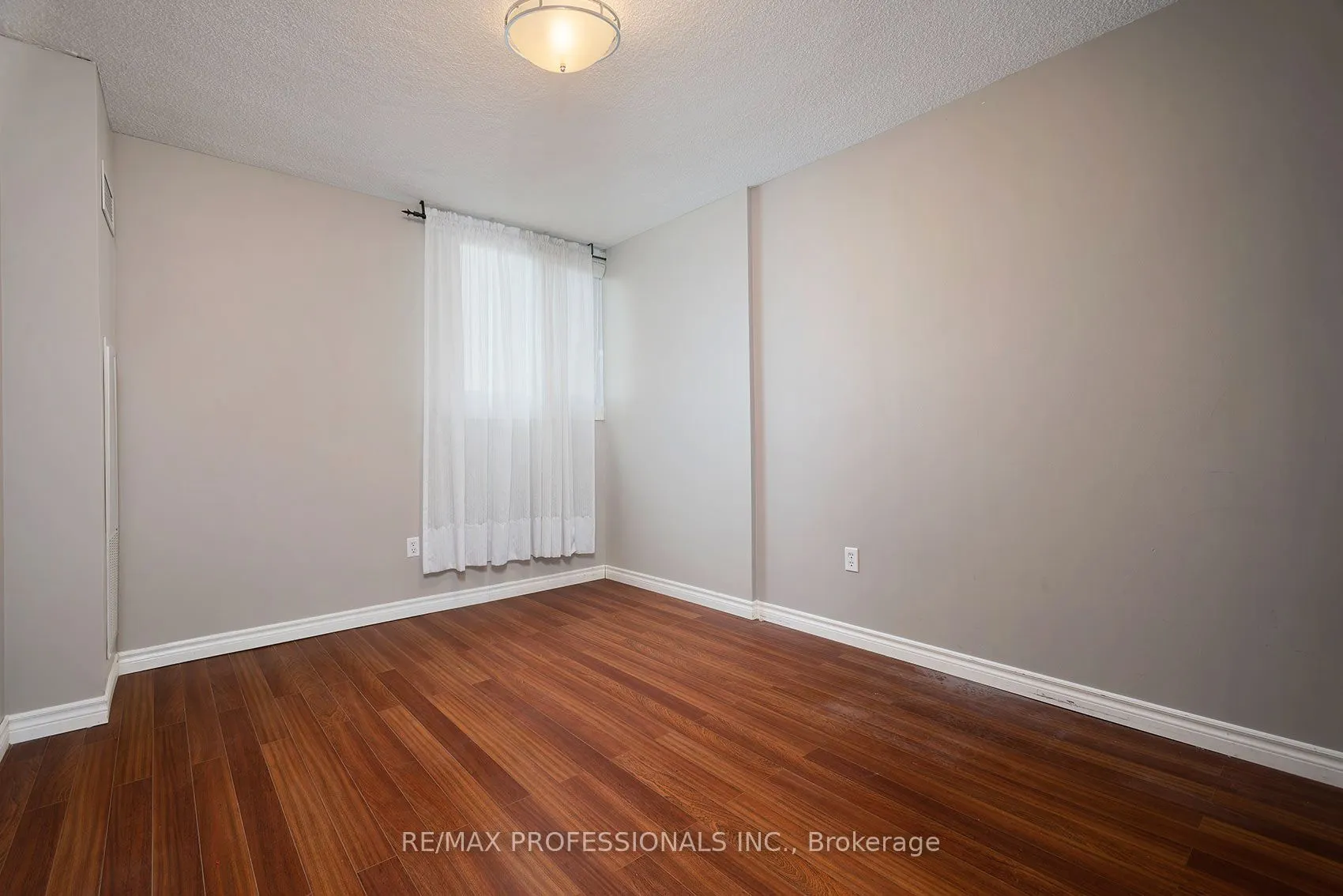 812 Burnhamthorpe Road #1504