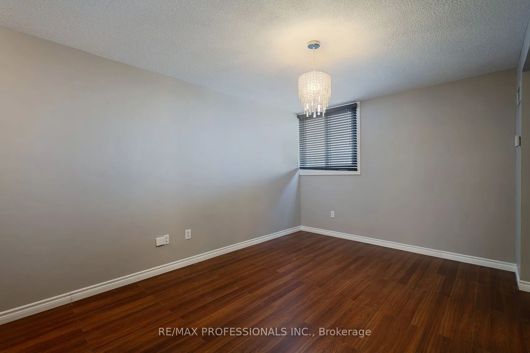 812 Burnhamthorpe Road #1504