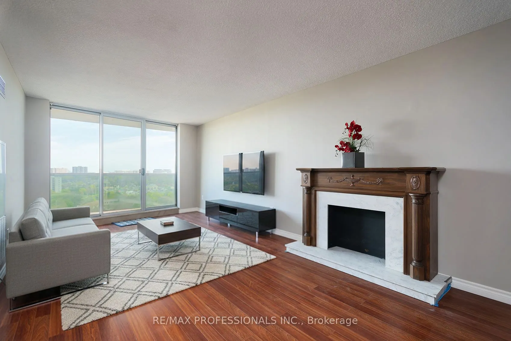 812 Burnhamthorpe Road #1504