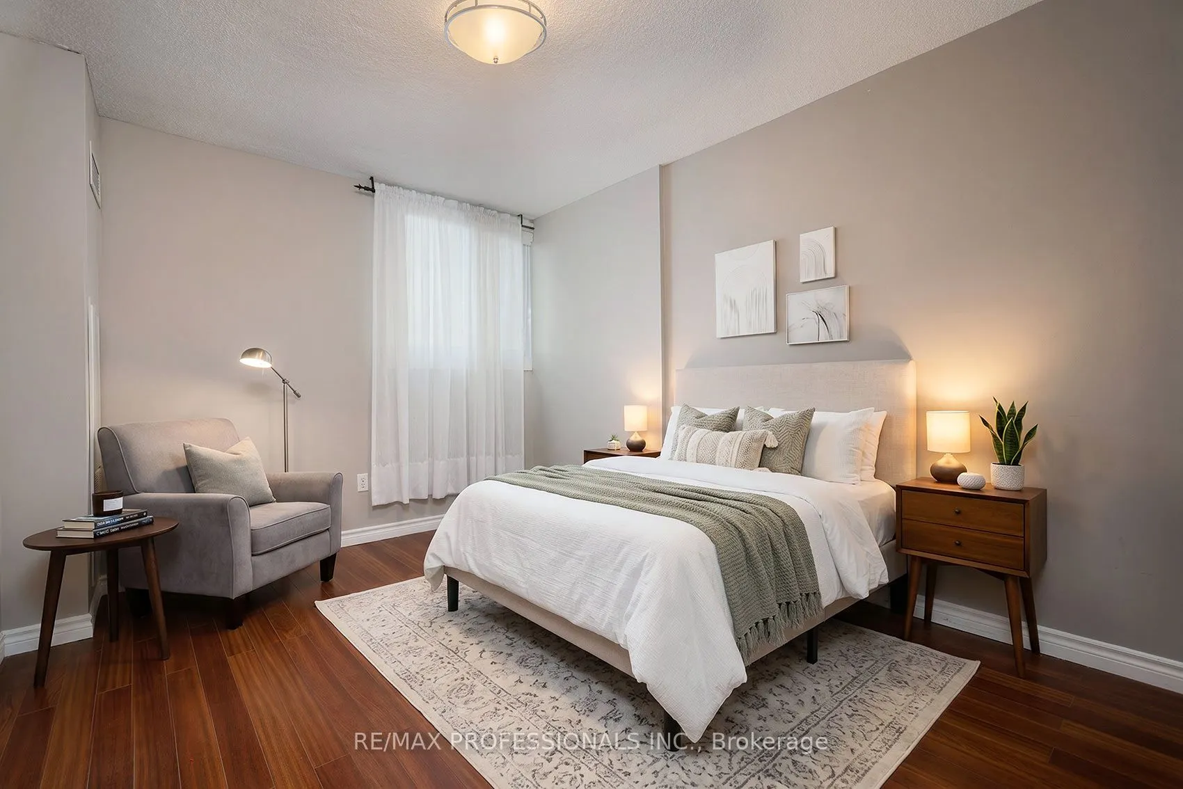 812 Burnhamthorpe Road #1504