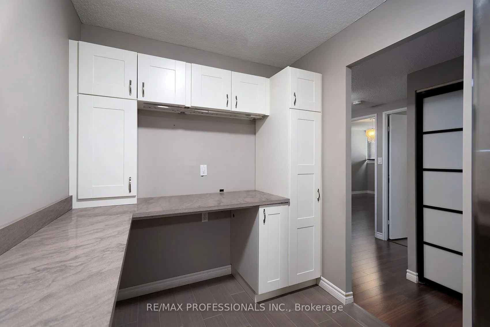 812 Burnhamthorpe Road #1504
