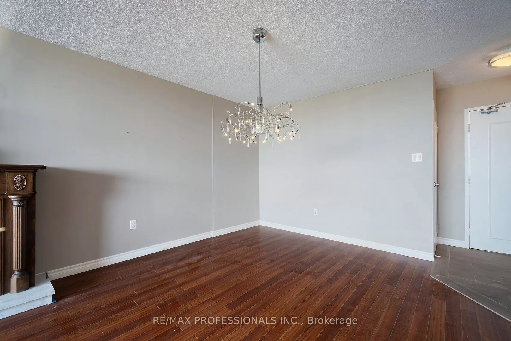 812 Burnhamthorpe Road #1504