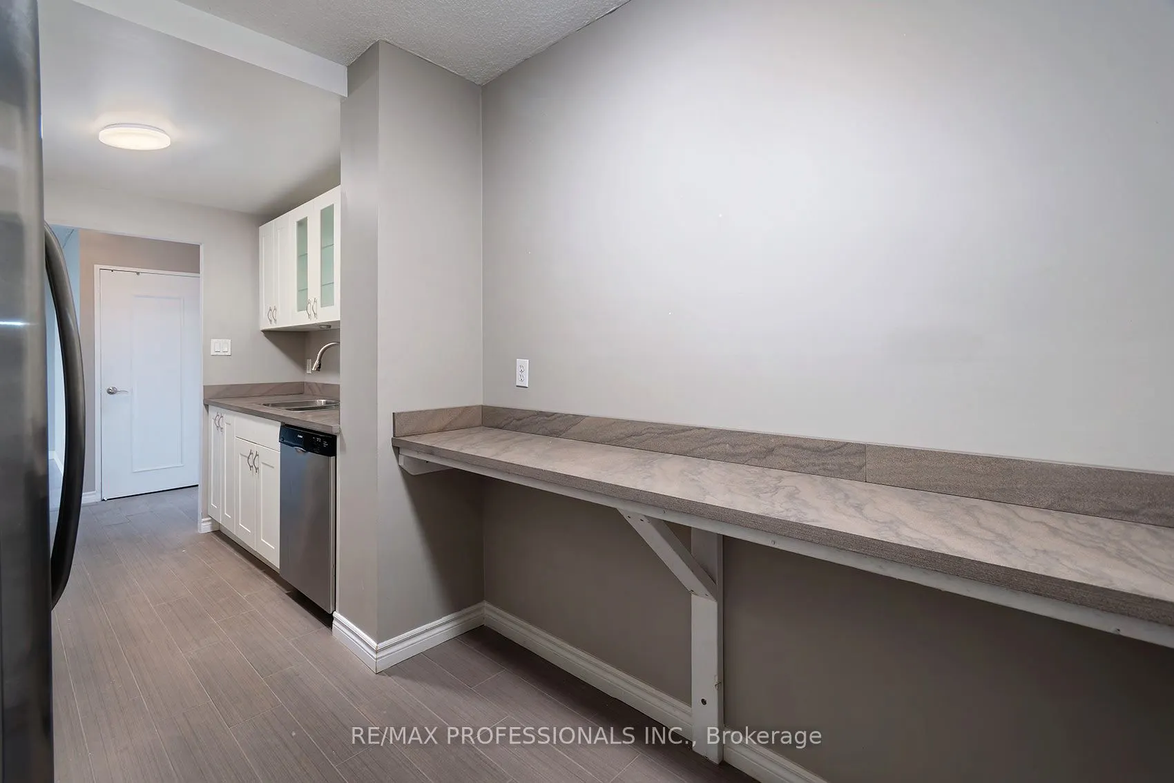 812 Burnhamthorpe Road #1504