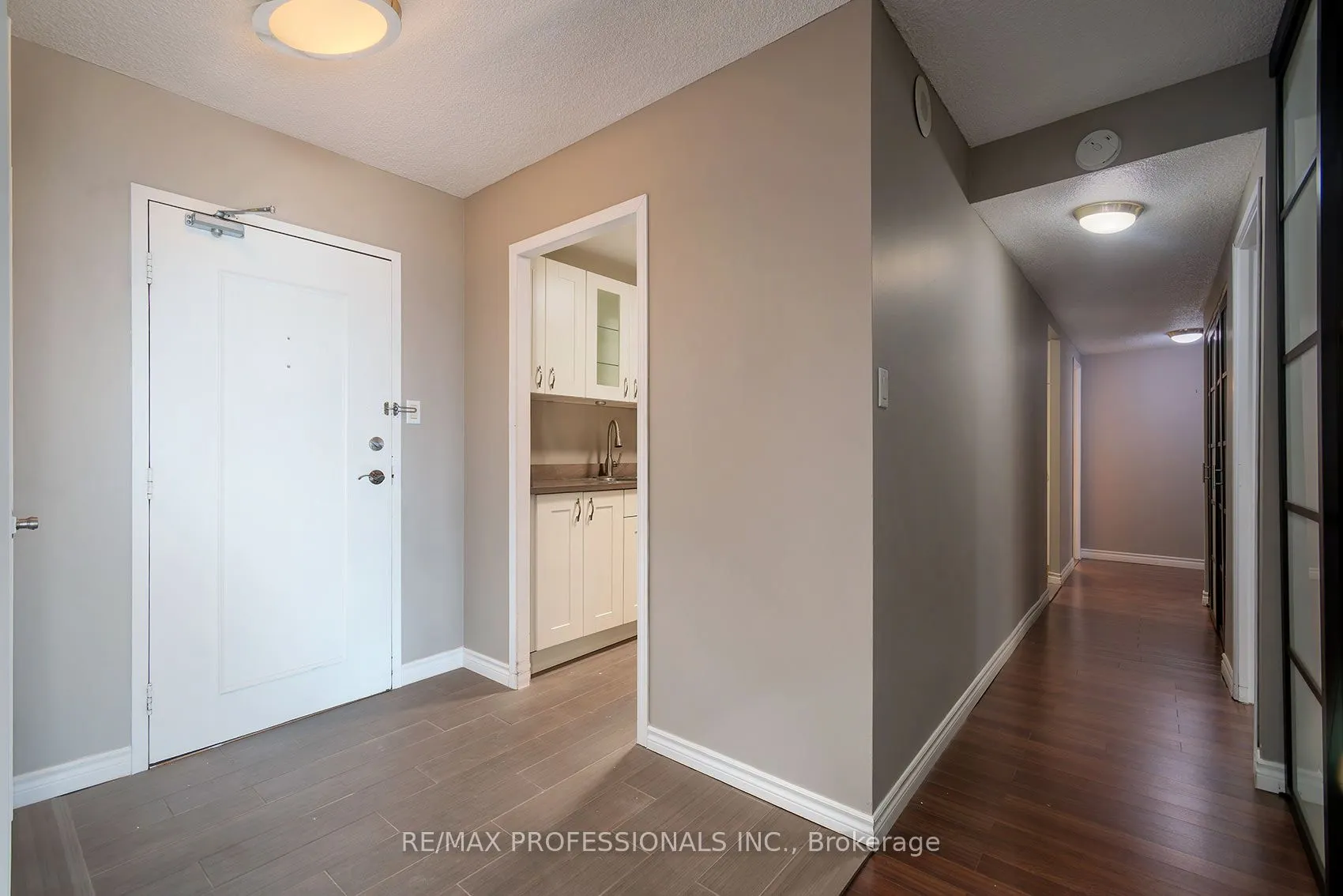 812 Burnhamthorpe Road #1504