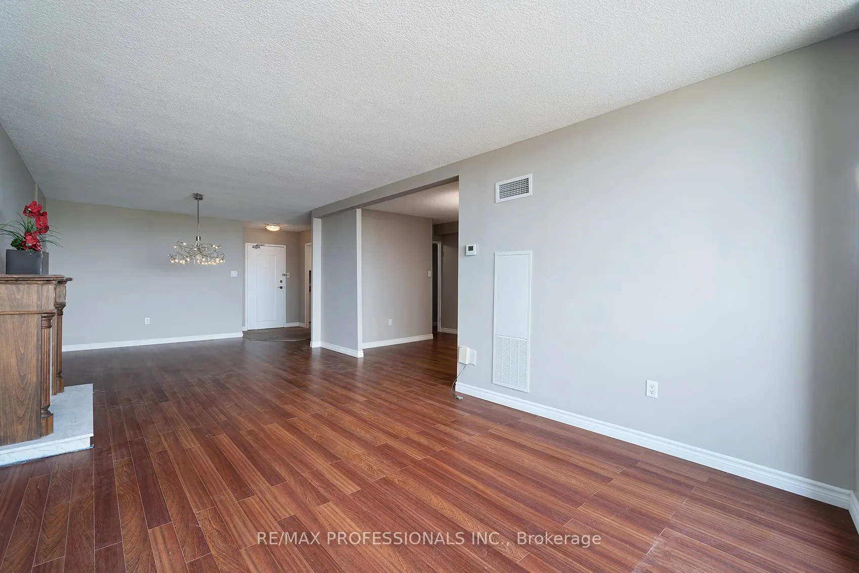 812 Burnhamthorpe Road #1504