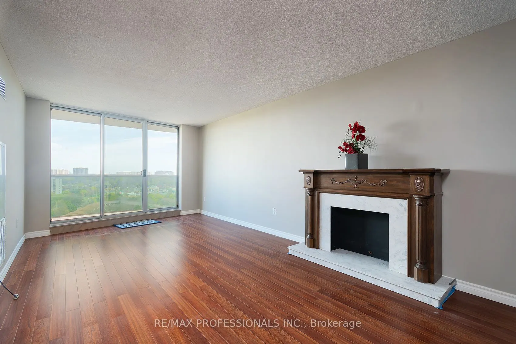 812 Burnhamthorpe Road #1504