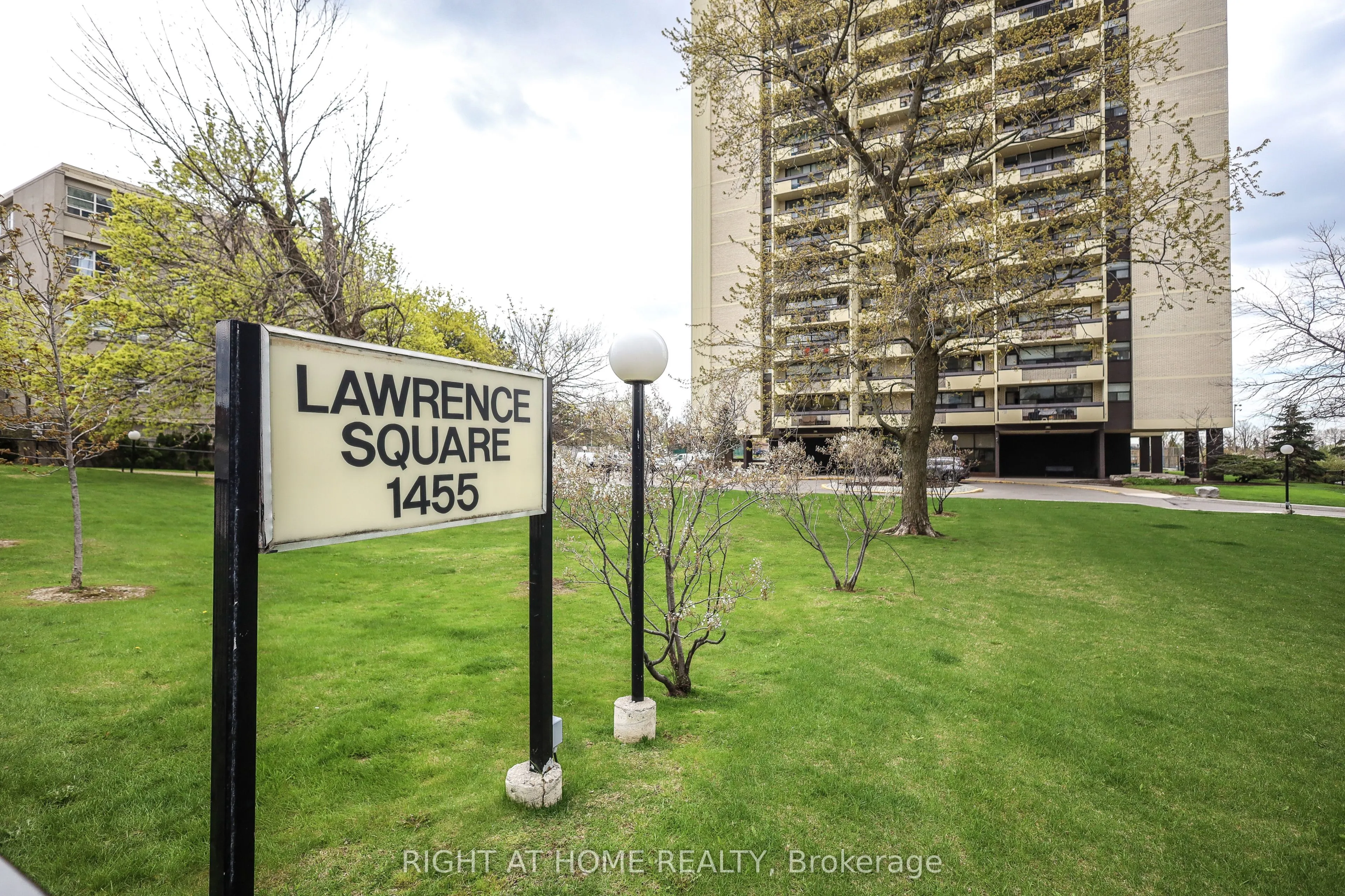 1455 Lawrence Avenue W #207