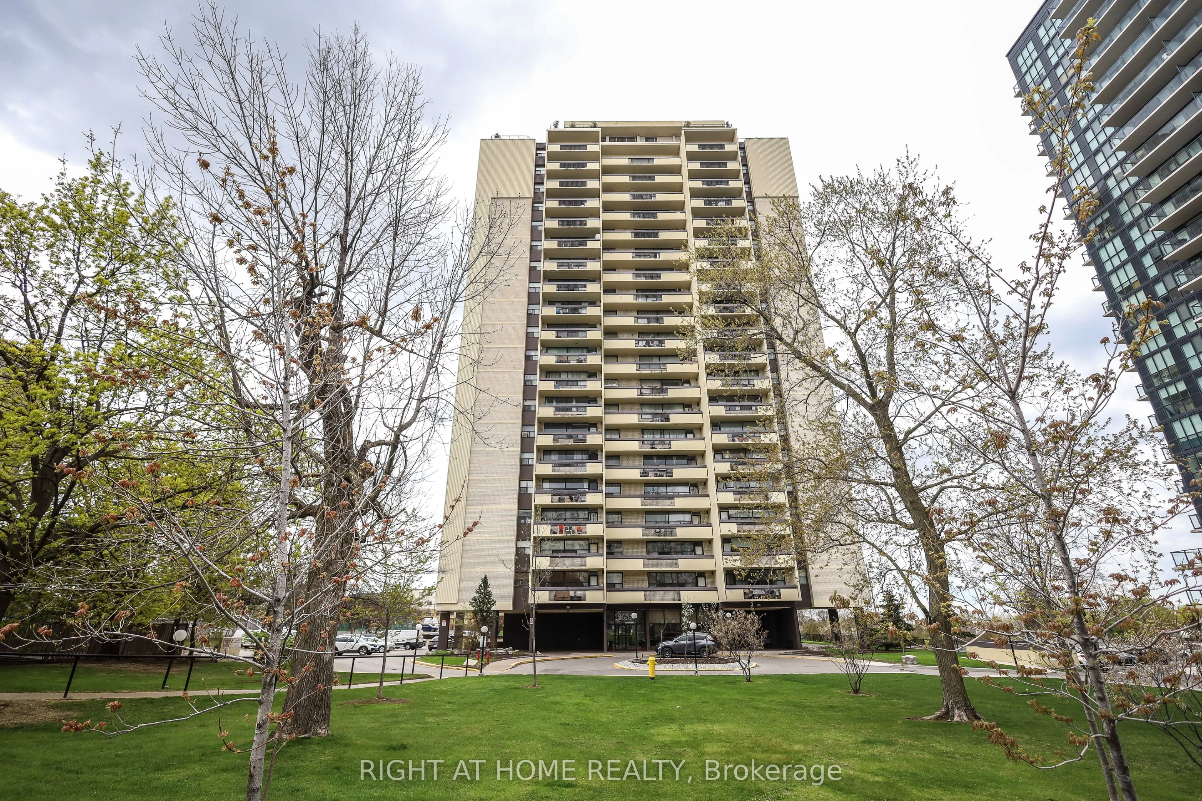 1455 Lawrence Avenue W #207