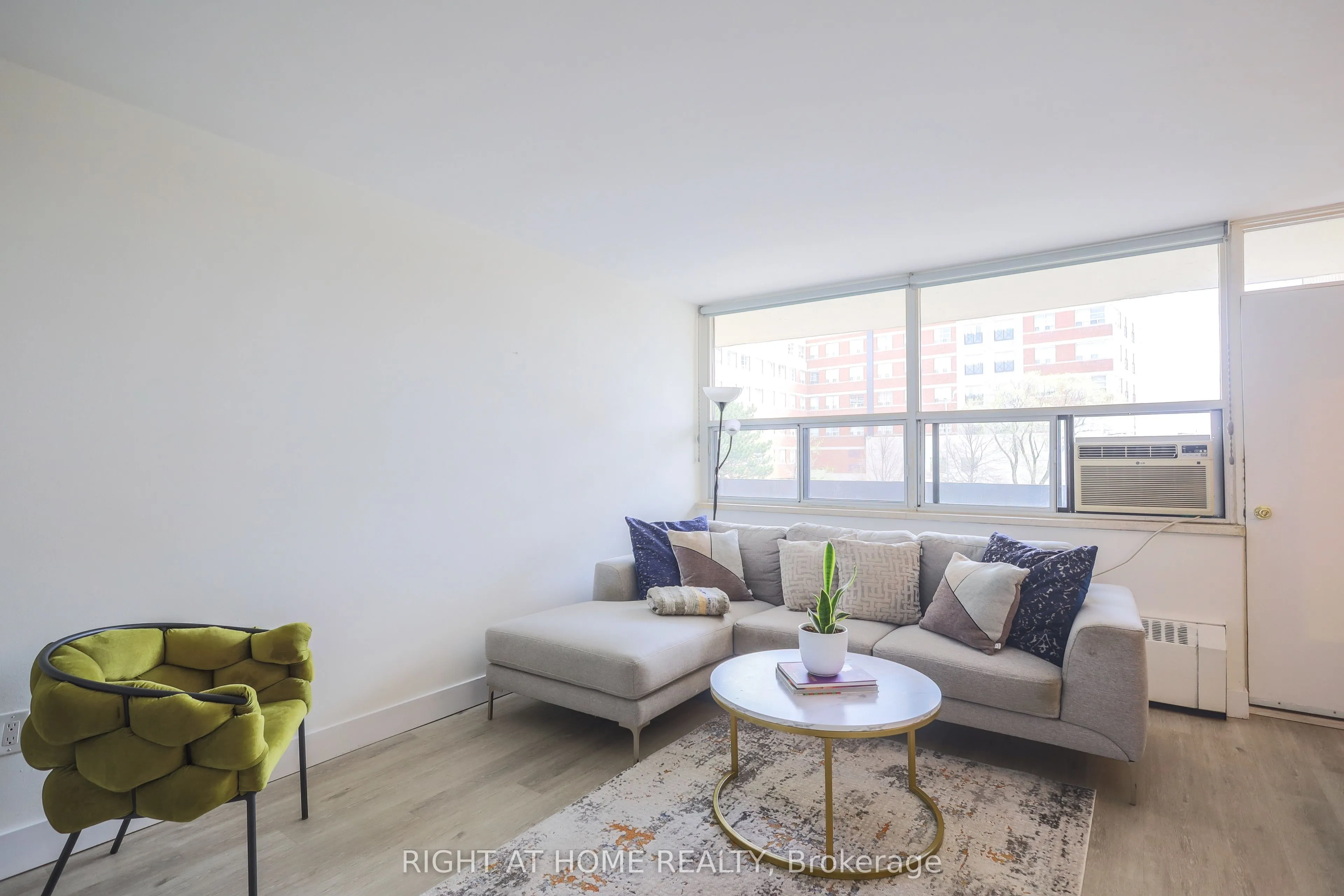 1455 Lawrence Avenue W #207