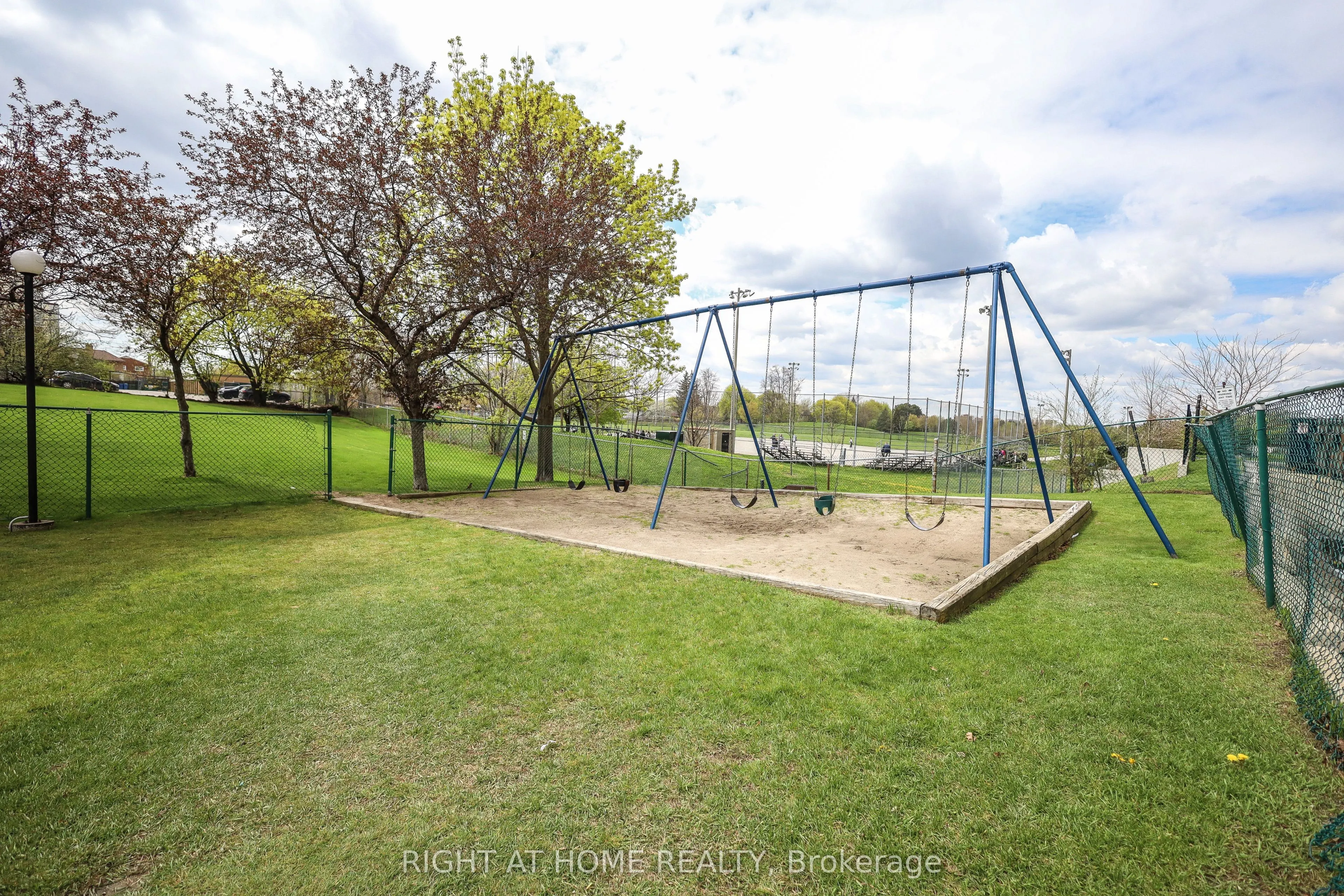 1455 Lawrence Avenue W #207