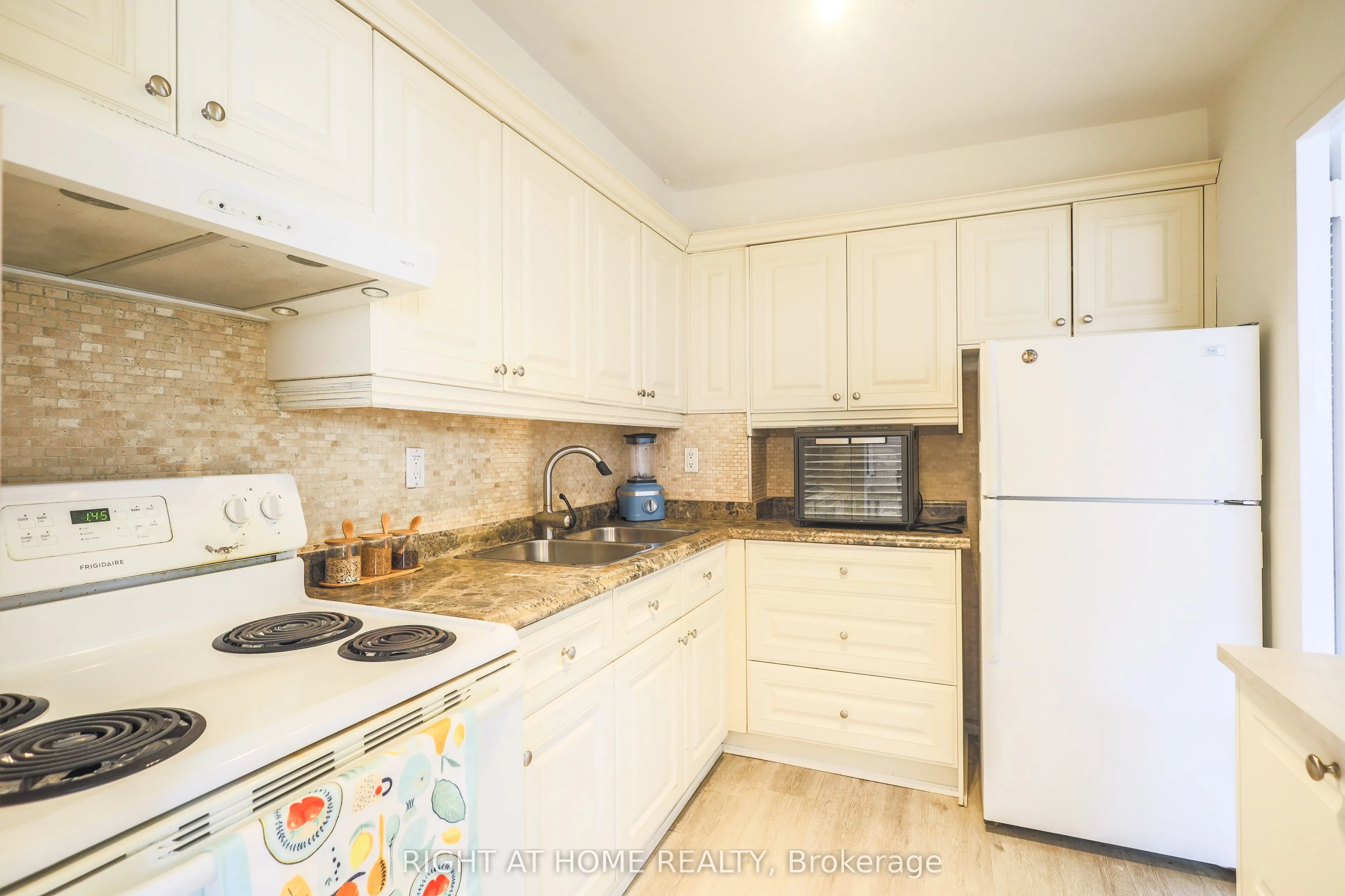 1455 Lawrence Avenue W #207