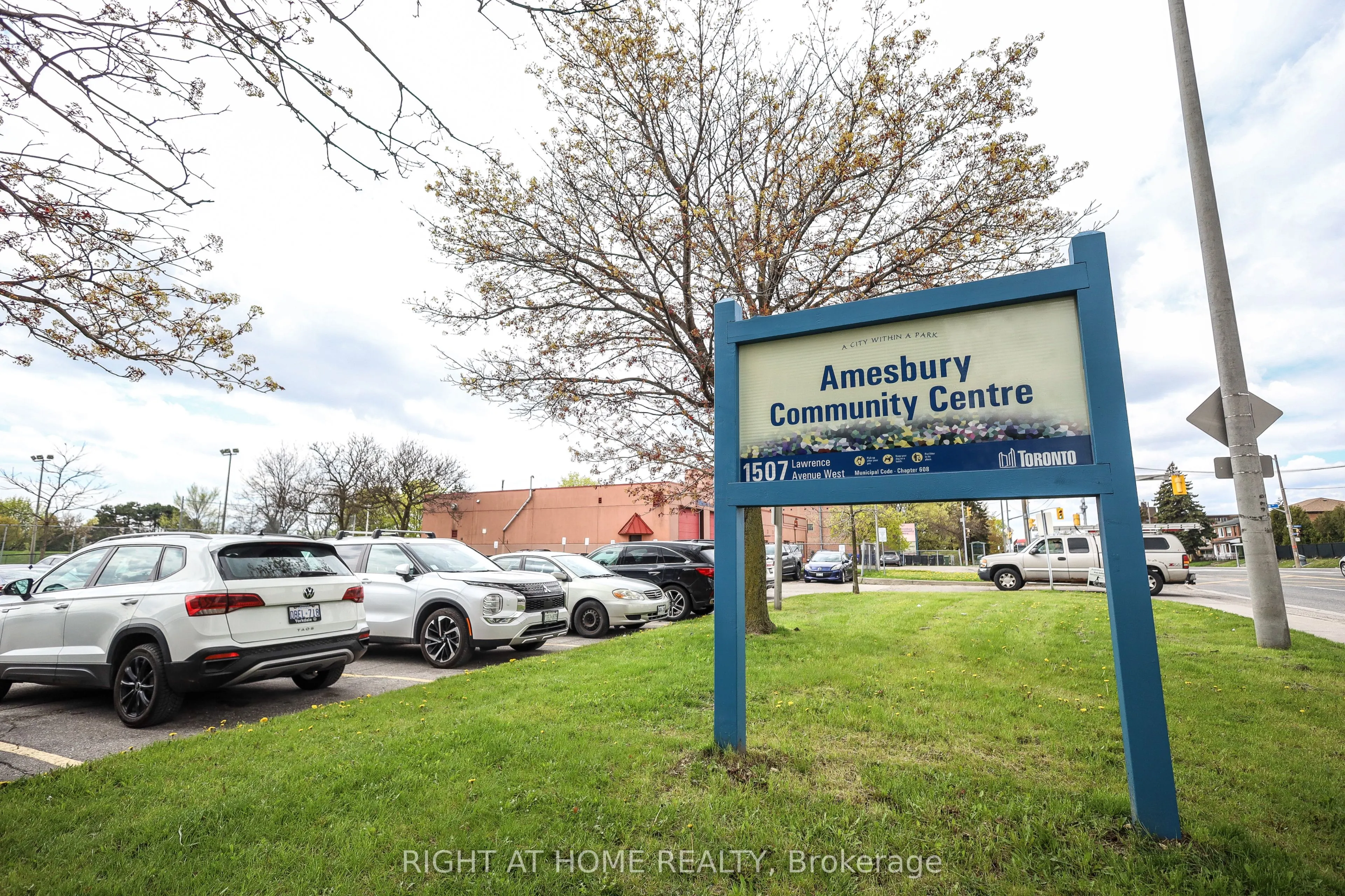 1455 Lawrence Avenue W #207