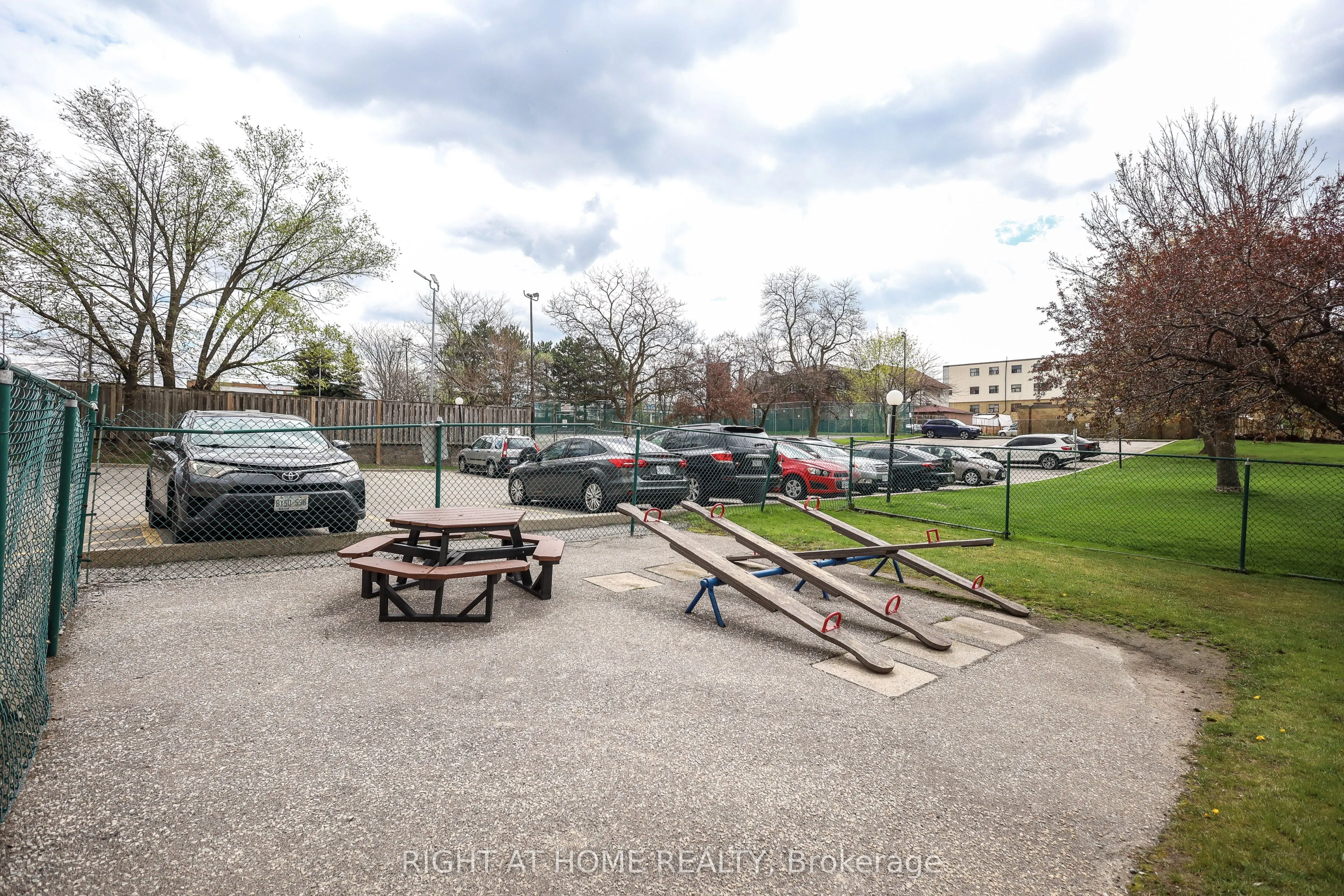 1455 Lawrence Avenue W #207