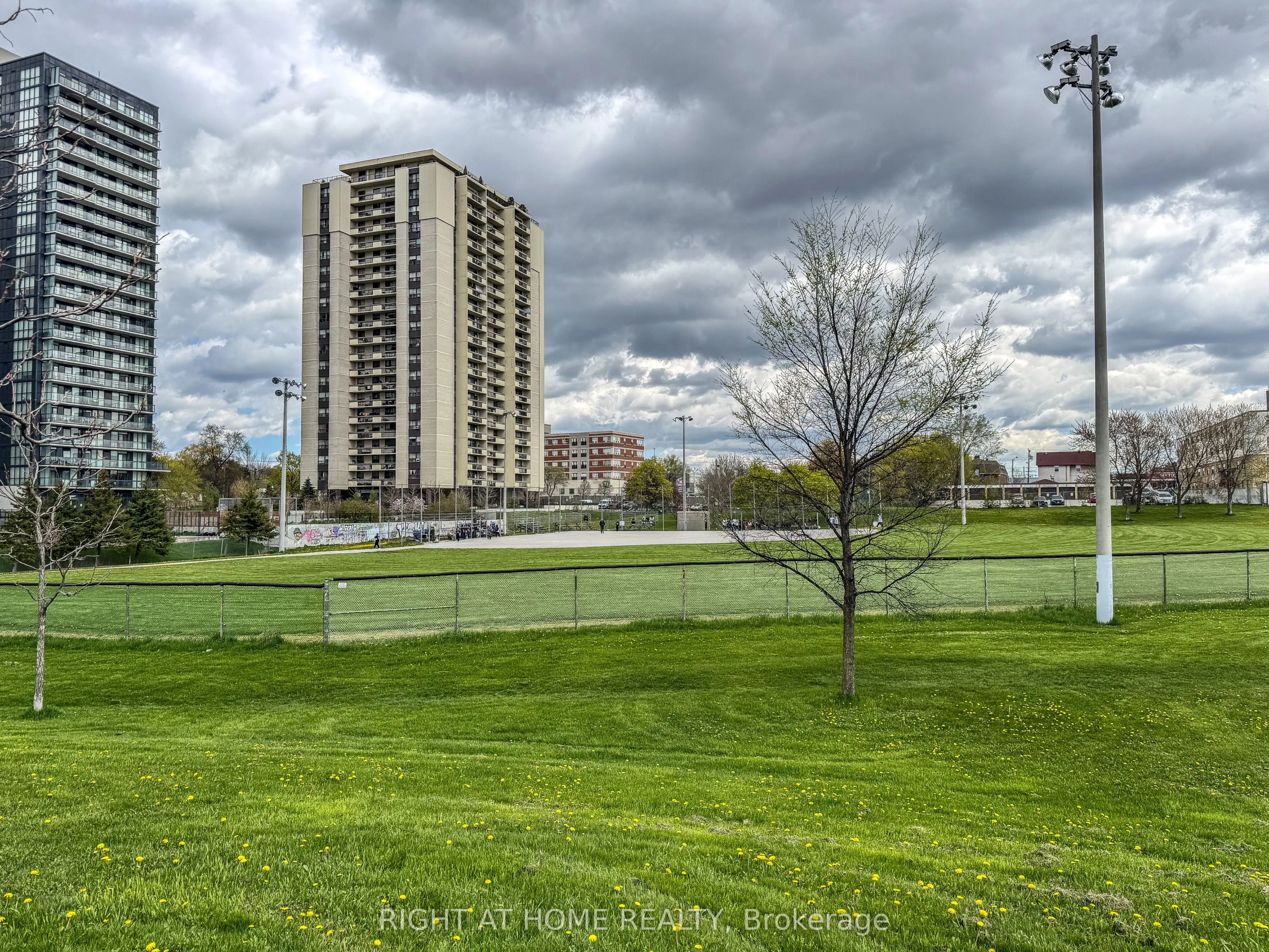 1455 Lawrence Avenue W #207