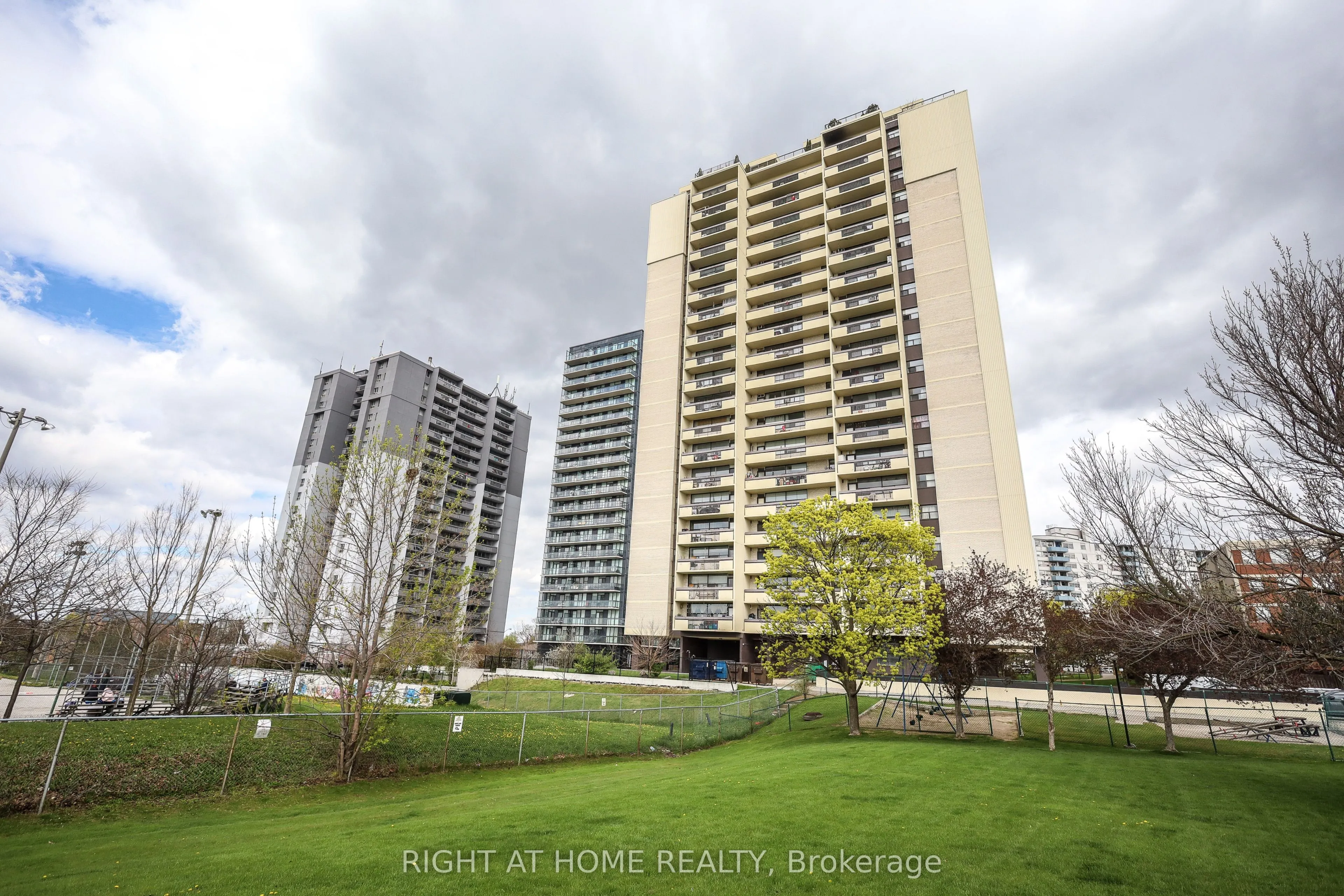 1455 Lawrence Avenue W #207