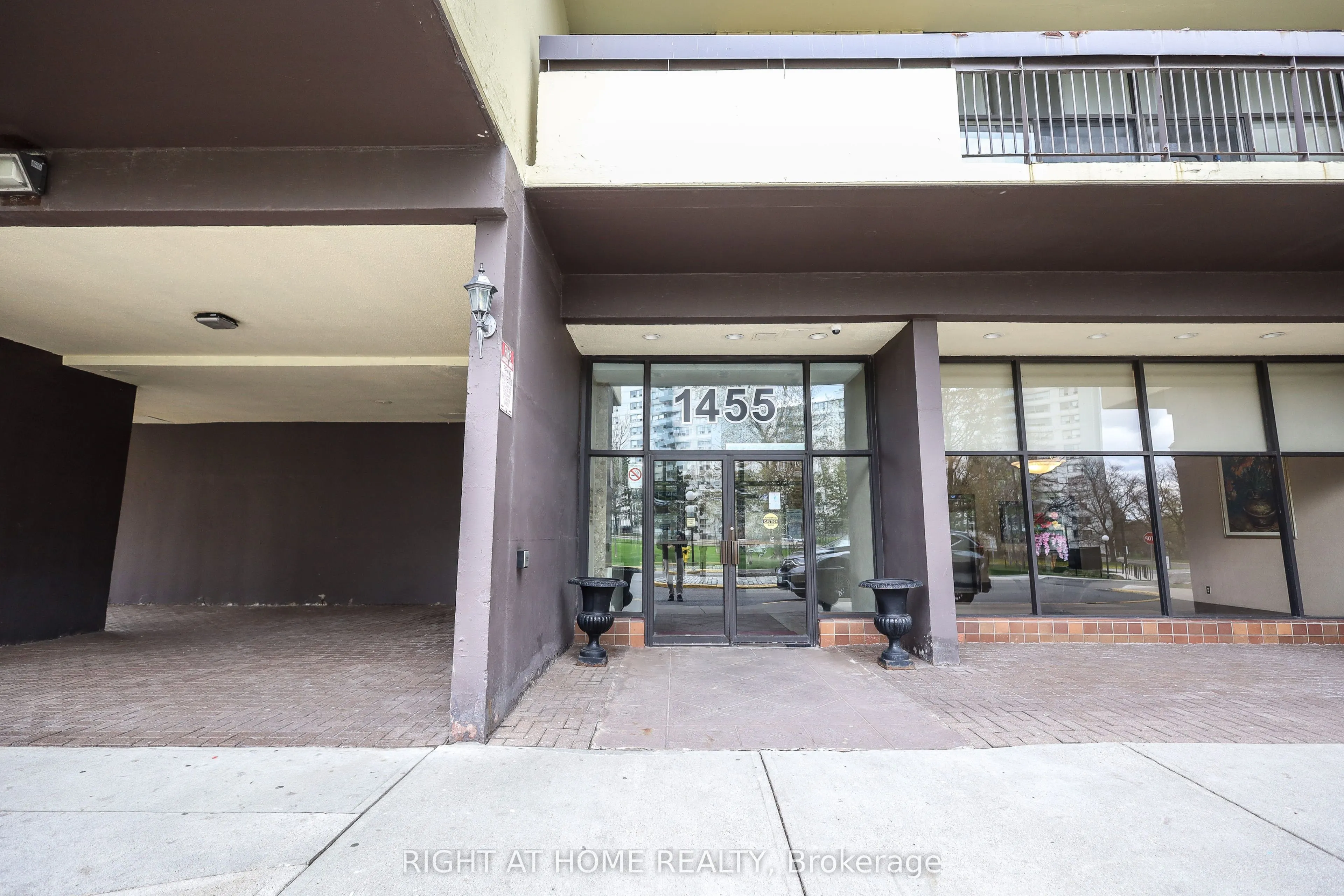 1455 Lawrence Avenue W #207
