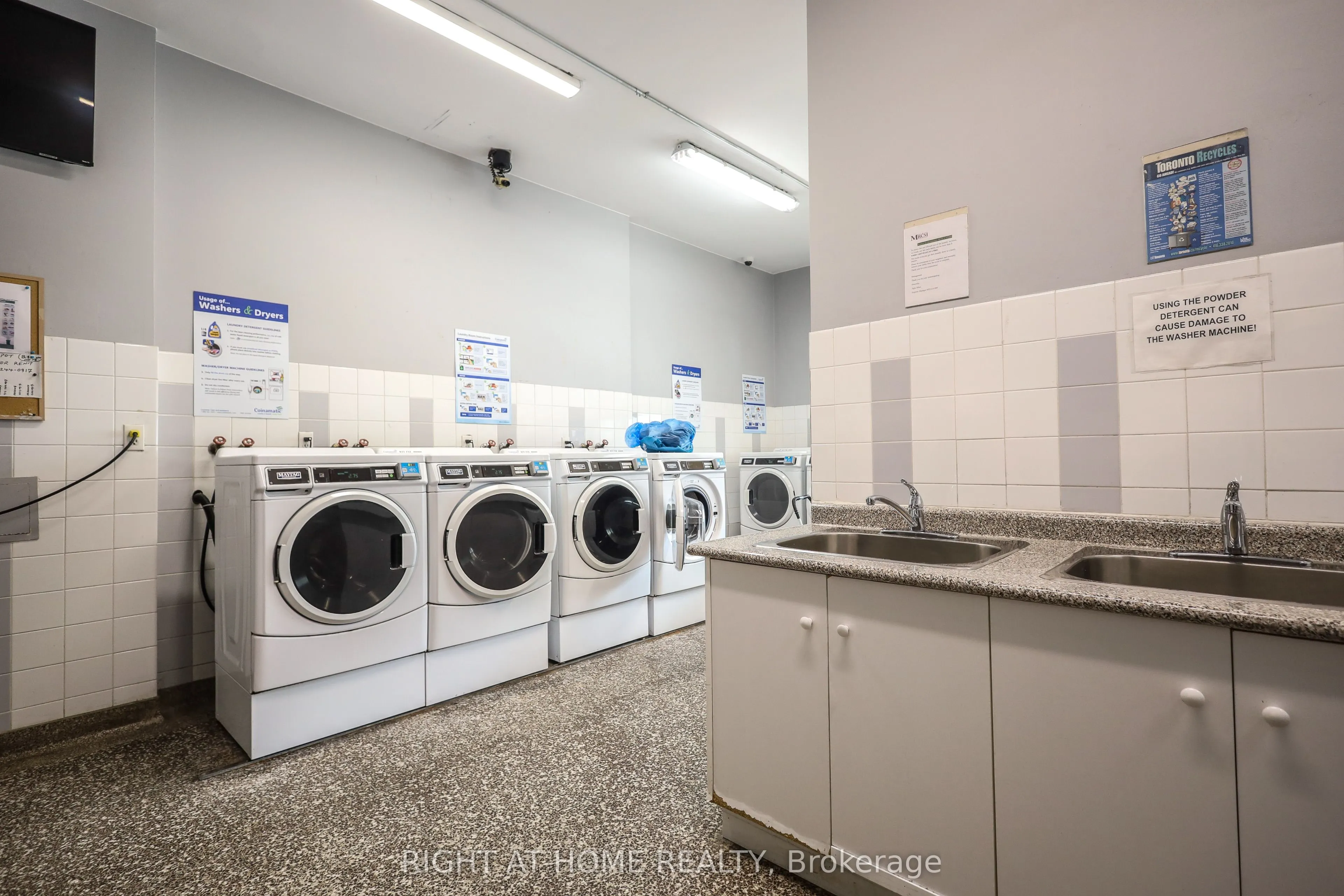 1455 Lawrence Avenue W #207