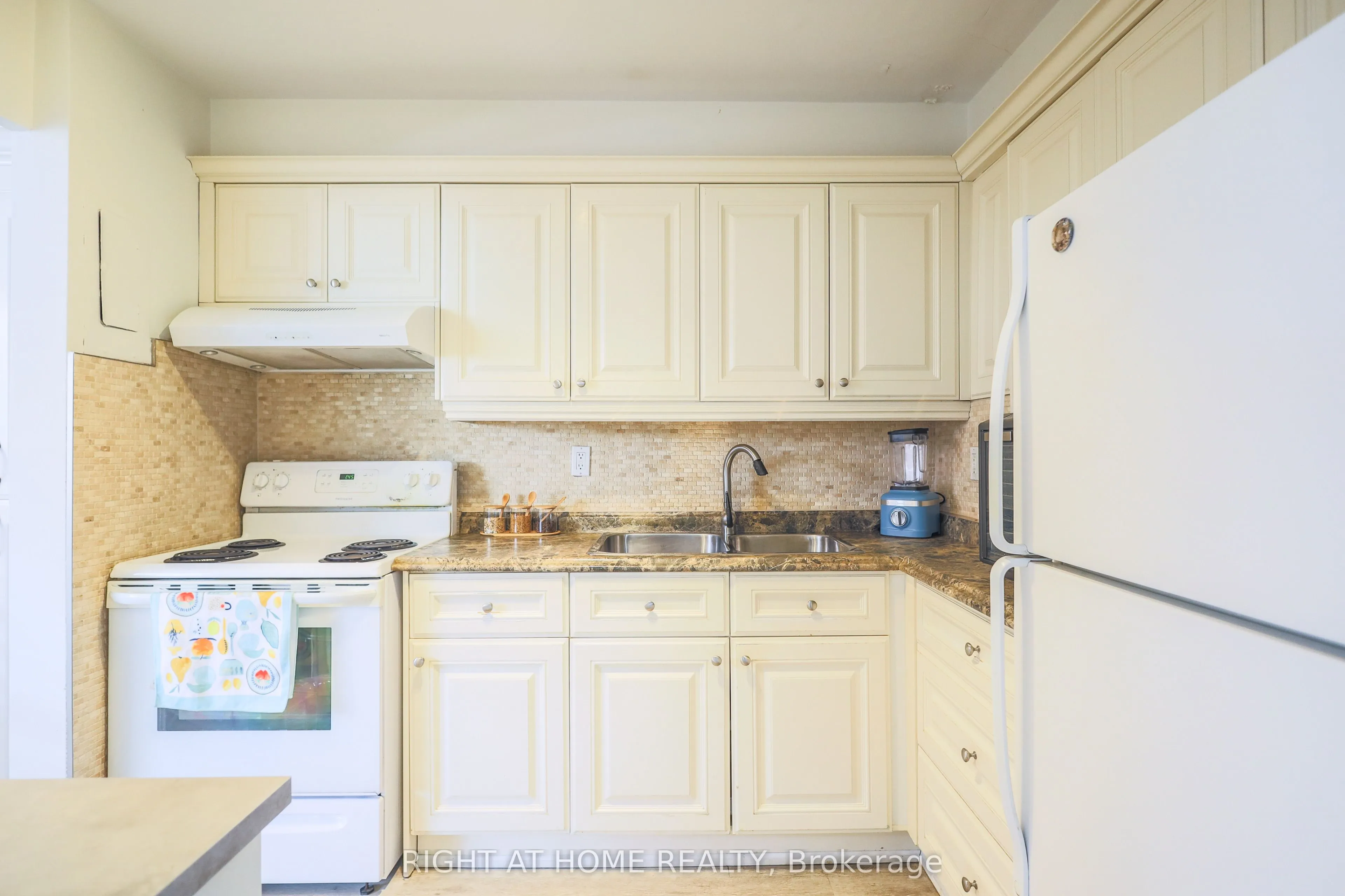 1455 Lawrence Avenue W #207